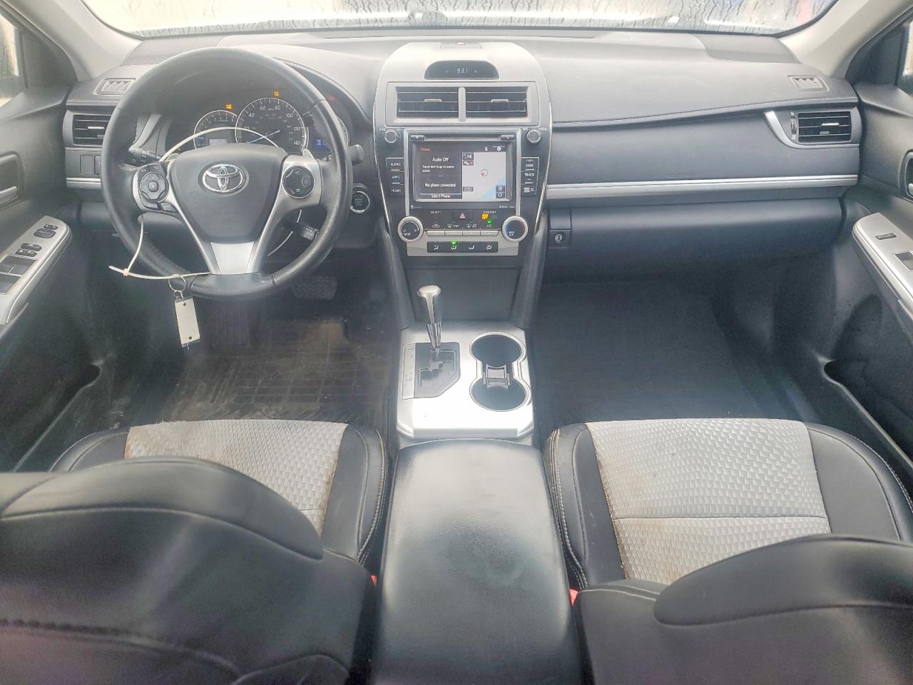 2014 TOYOTA CAMRY L photo 8