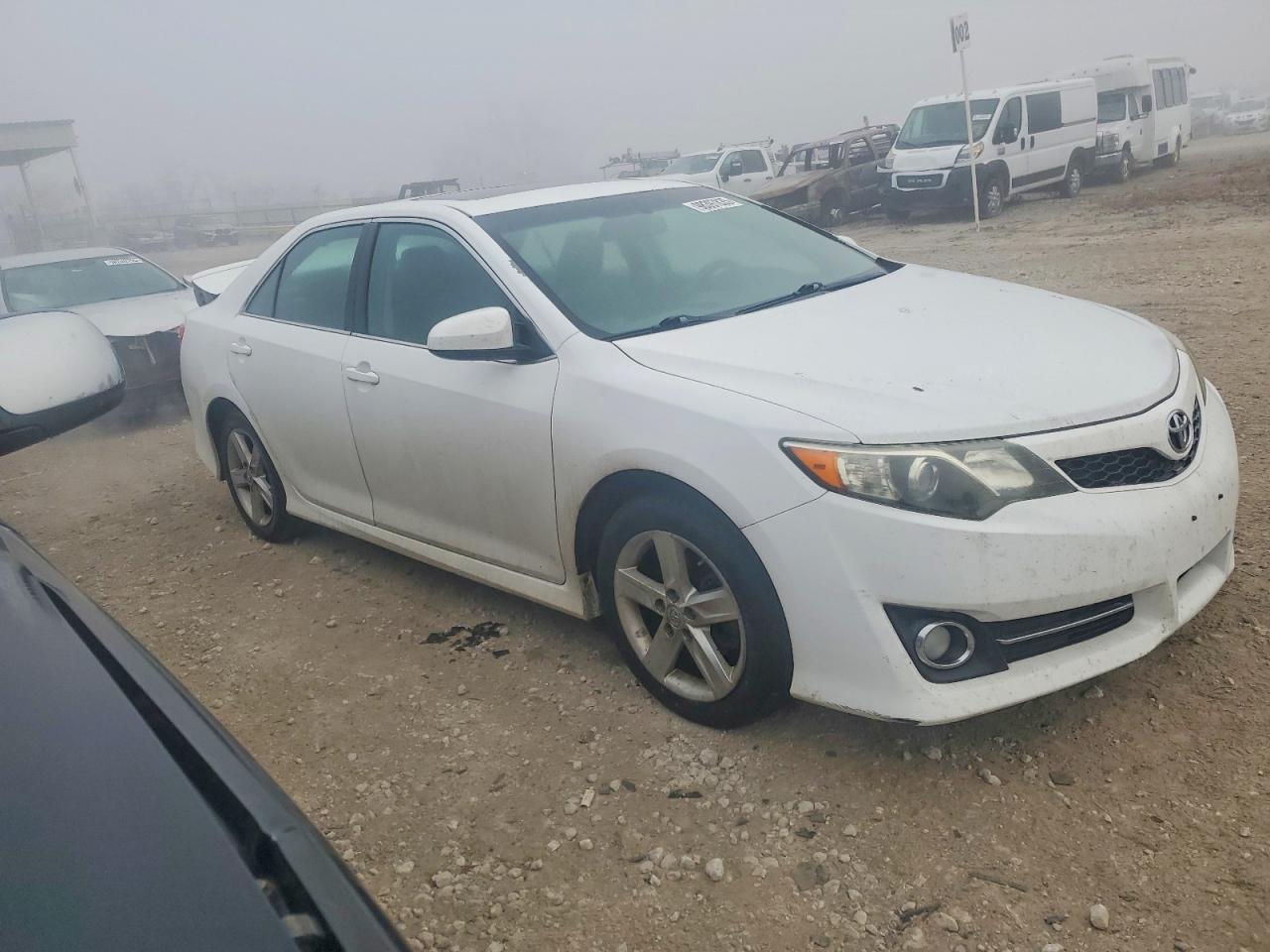 2014 TOYOTA CAMRY L photo 4