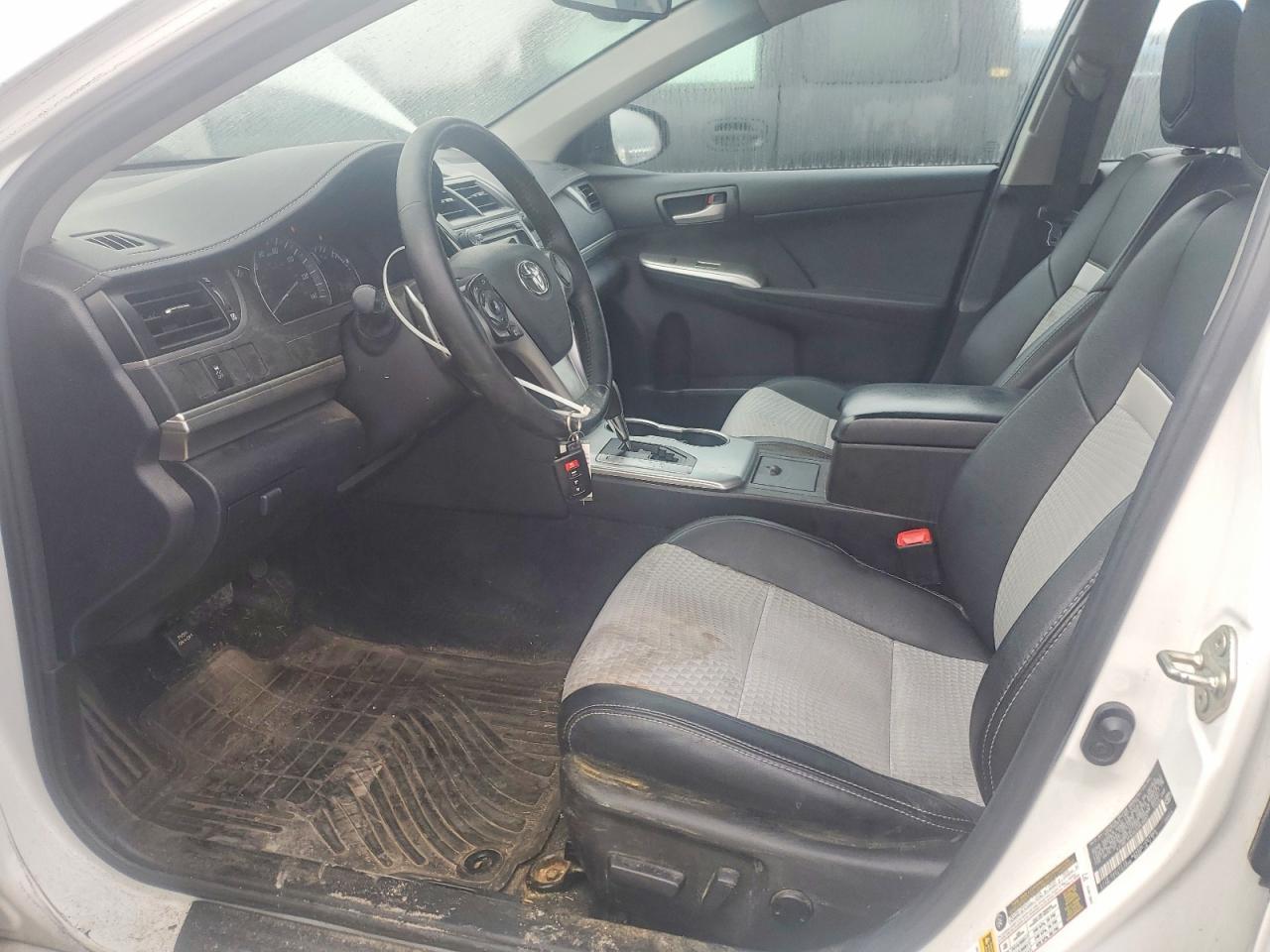 2014 TOYOTA CAMRY L photo 7