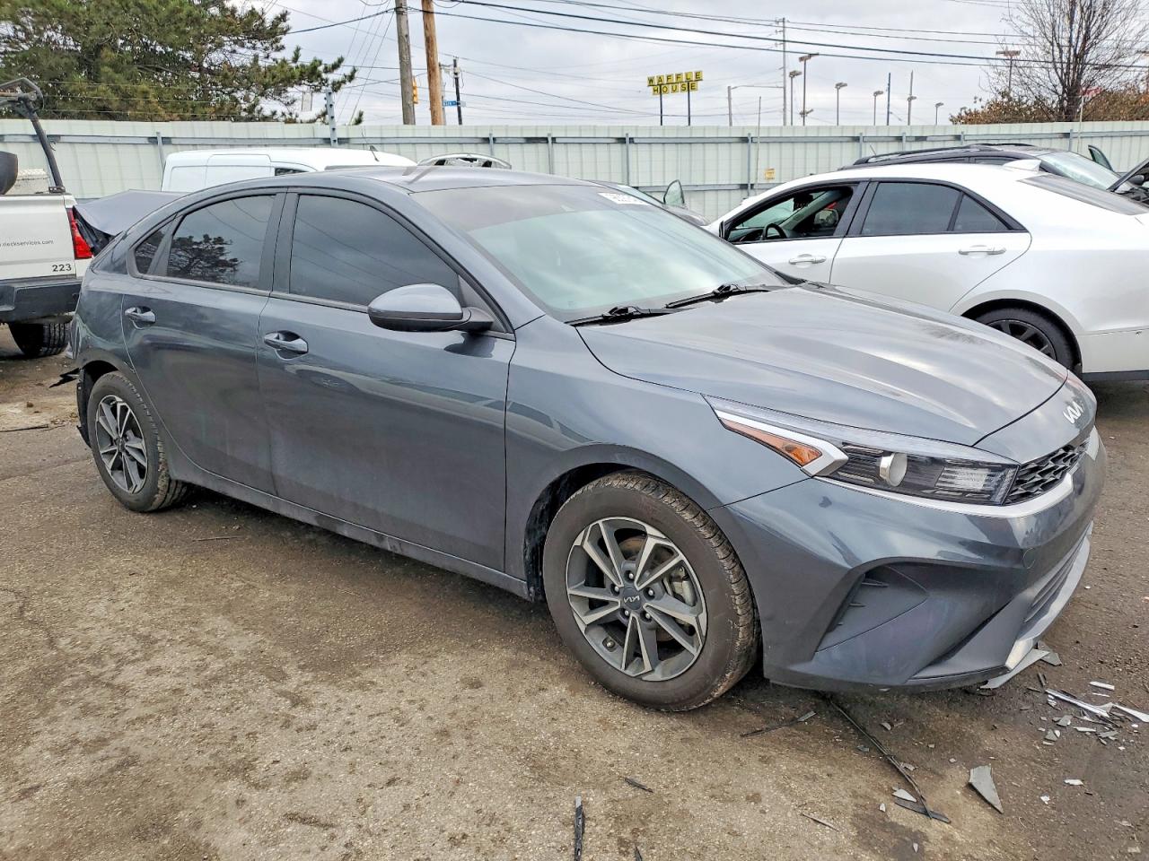 2023 KIA FORTE LX photo 4