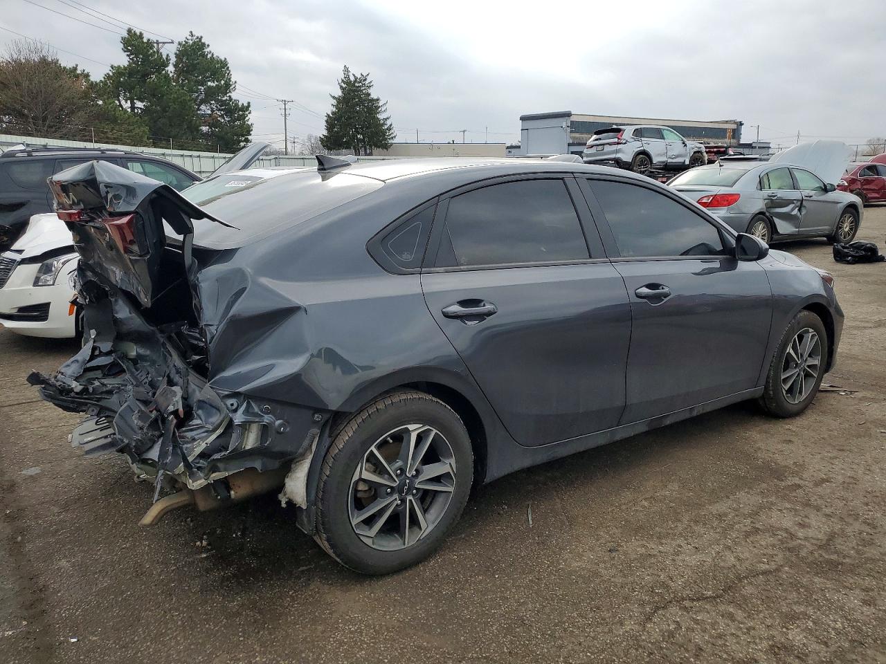 2023 KIA FORTE LX photo 3