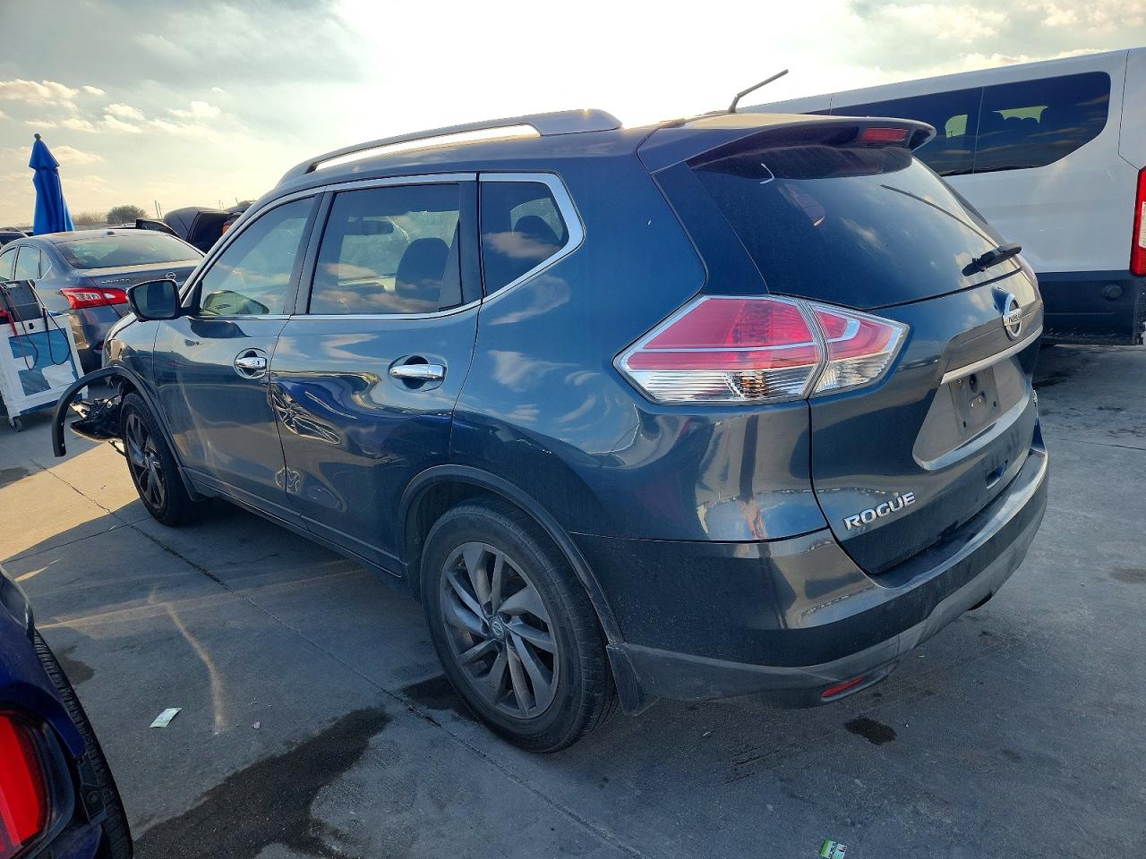 2014 NISSAN ROGUE S photo 2