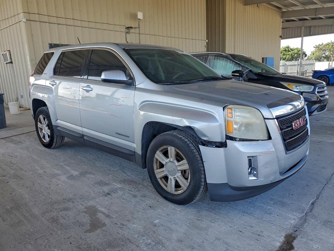2015 GMC TERRAIN SLE photo 4