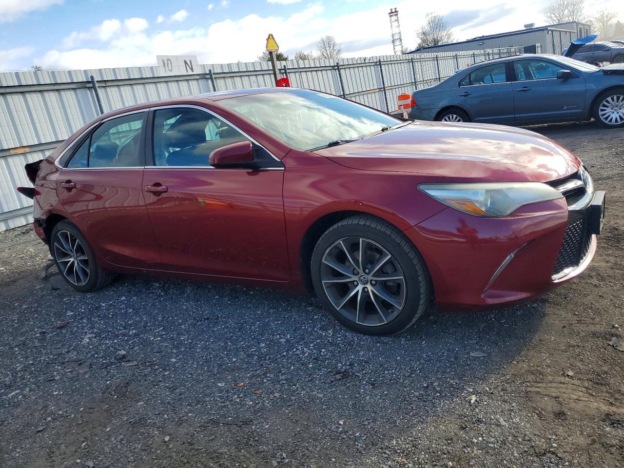 2015 TOYOTA CAMRY LE photo 4