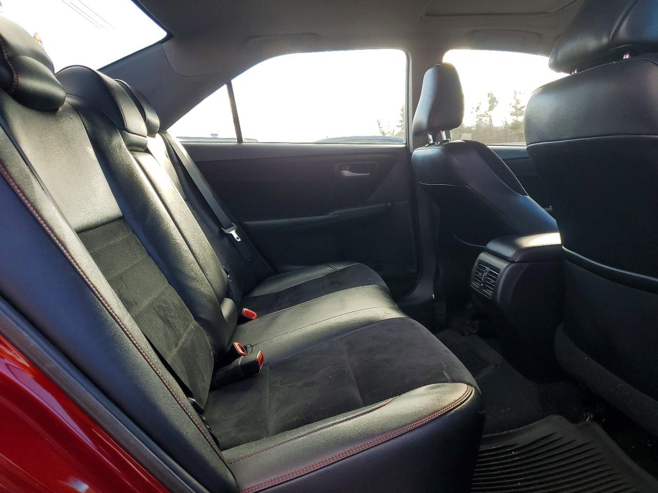 2015 TOYOTA CAMRY LE photo 10