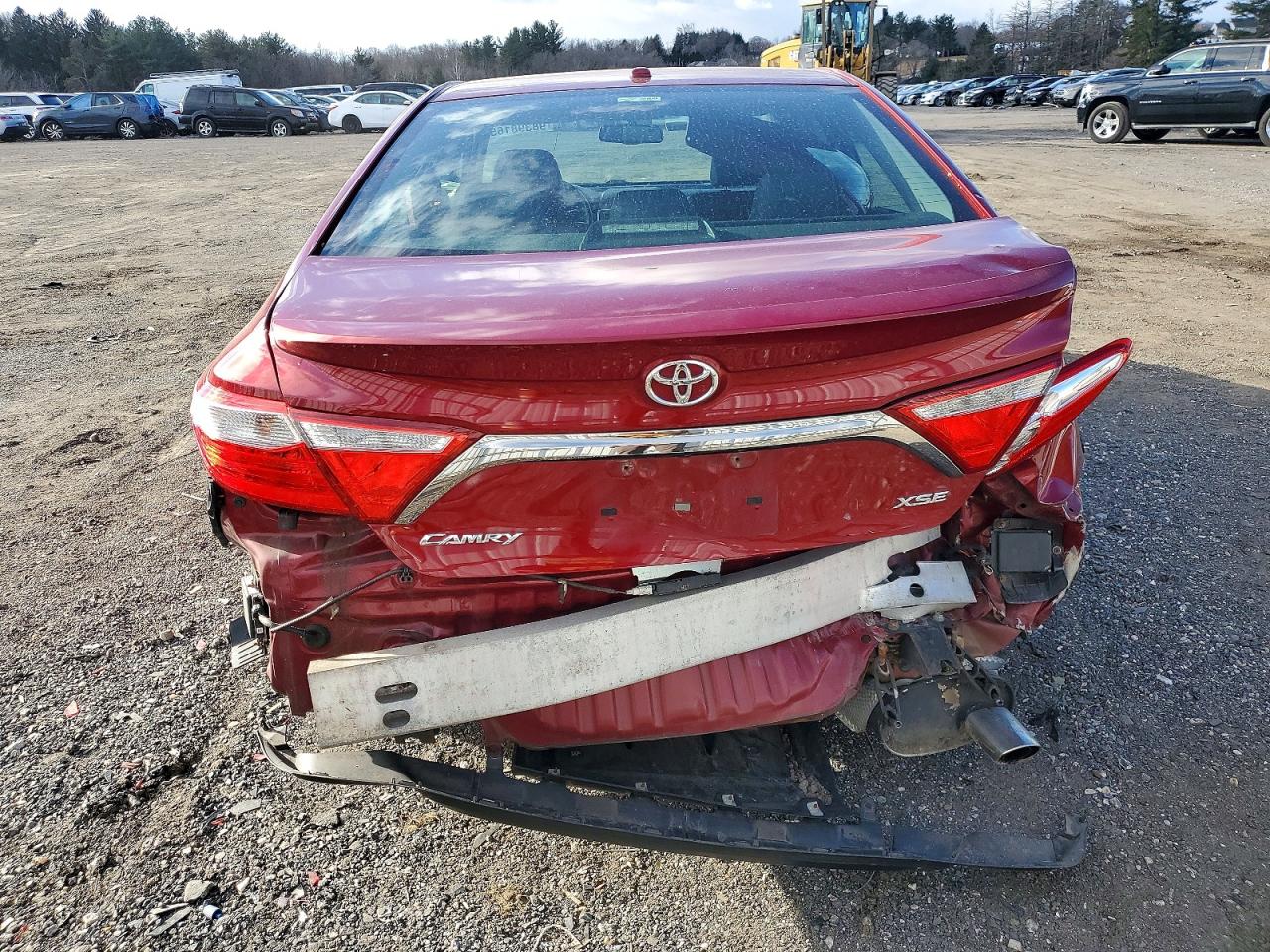 2015 TOYOTA CAMRY LE photo 6