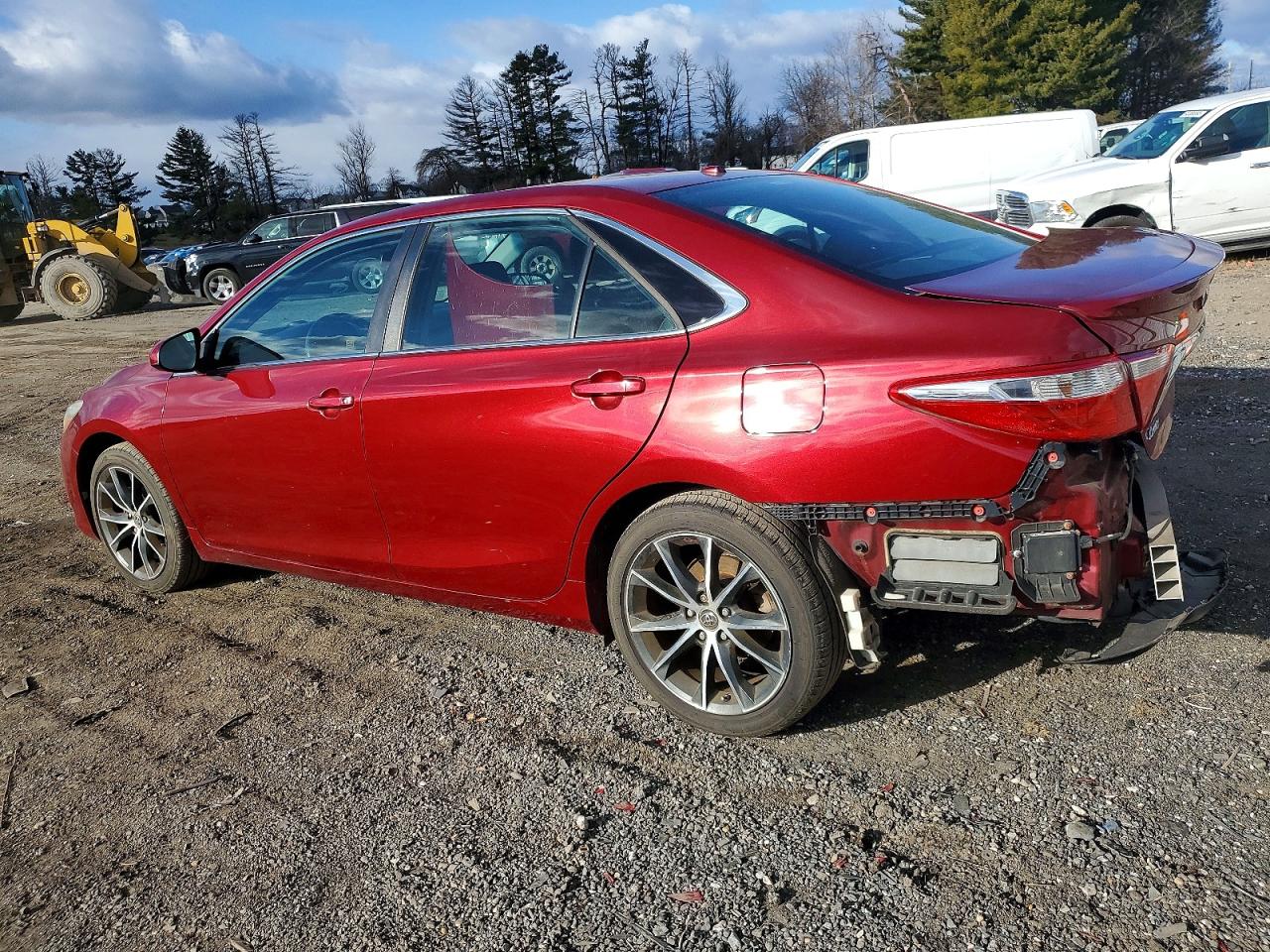 2015 TOYOTA CAMRY LE photo 2