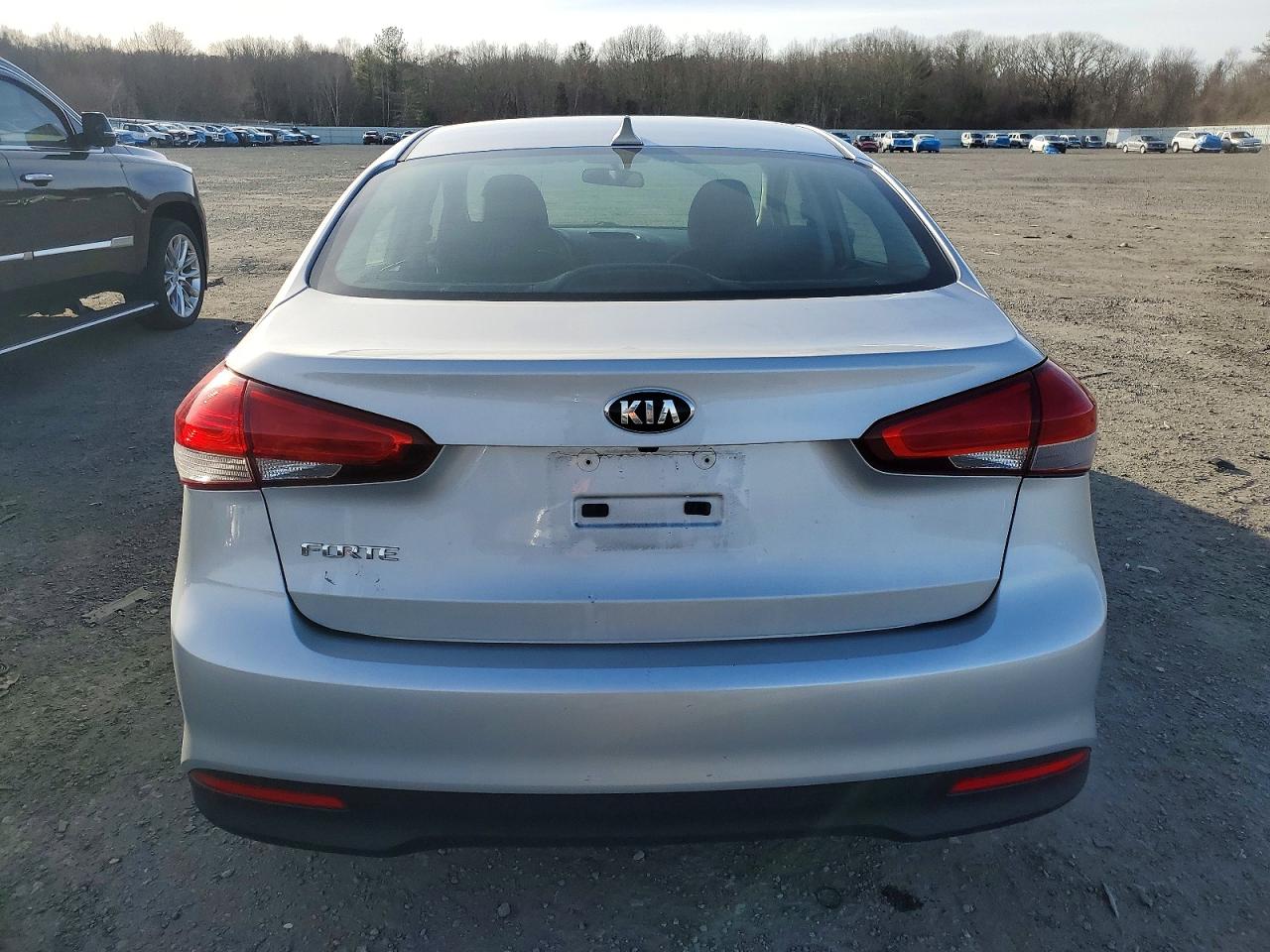 2017 KIA FORTE LX photo 6