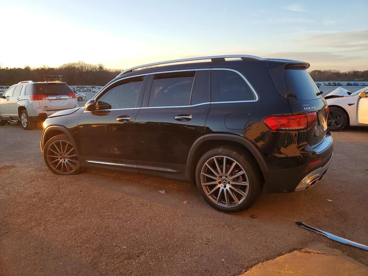 2021 MERCEDES-BENZ GLB 250 4MATIC photo 2