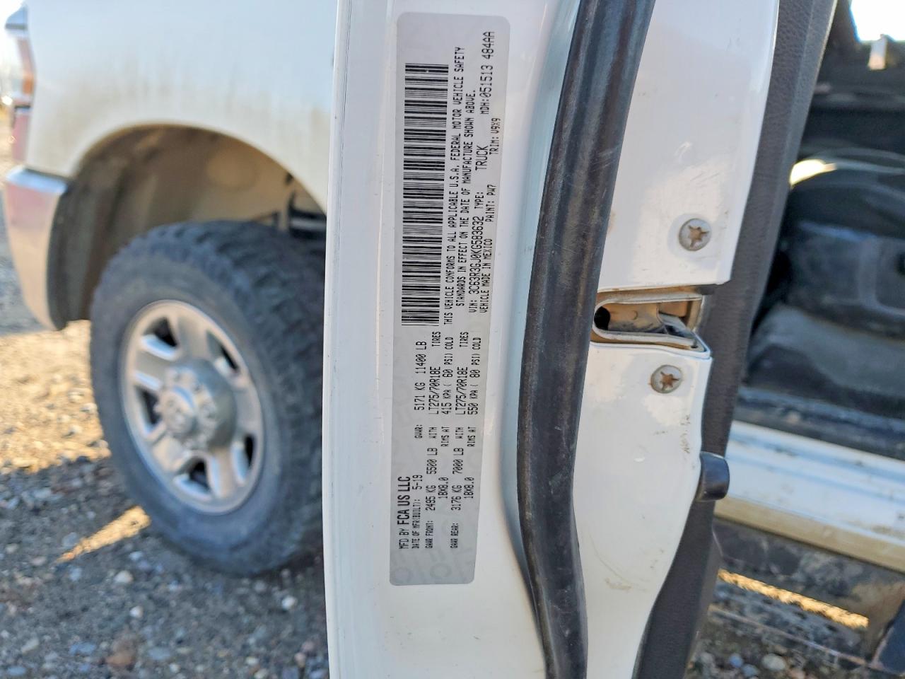 2019 RAM 3500 FLATBED TRUCK photo 13