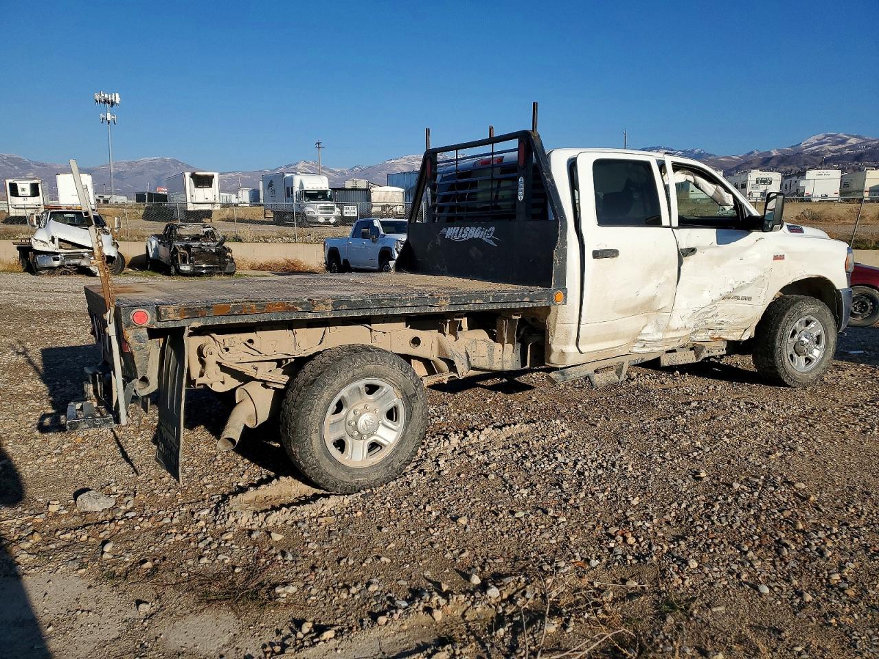 2019 RAM 3500 FLATBED TRUCK photo 3