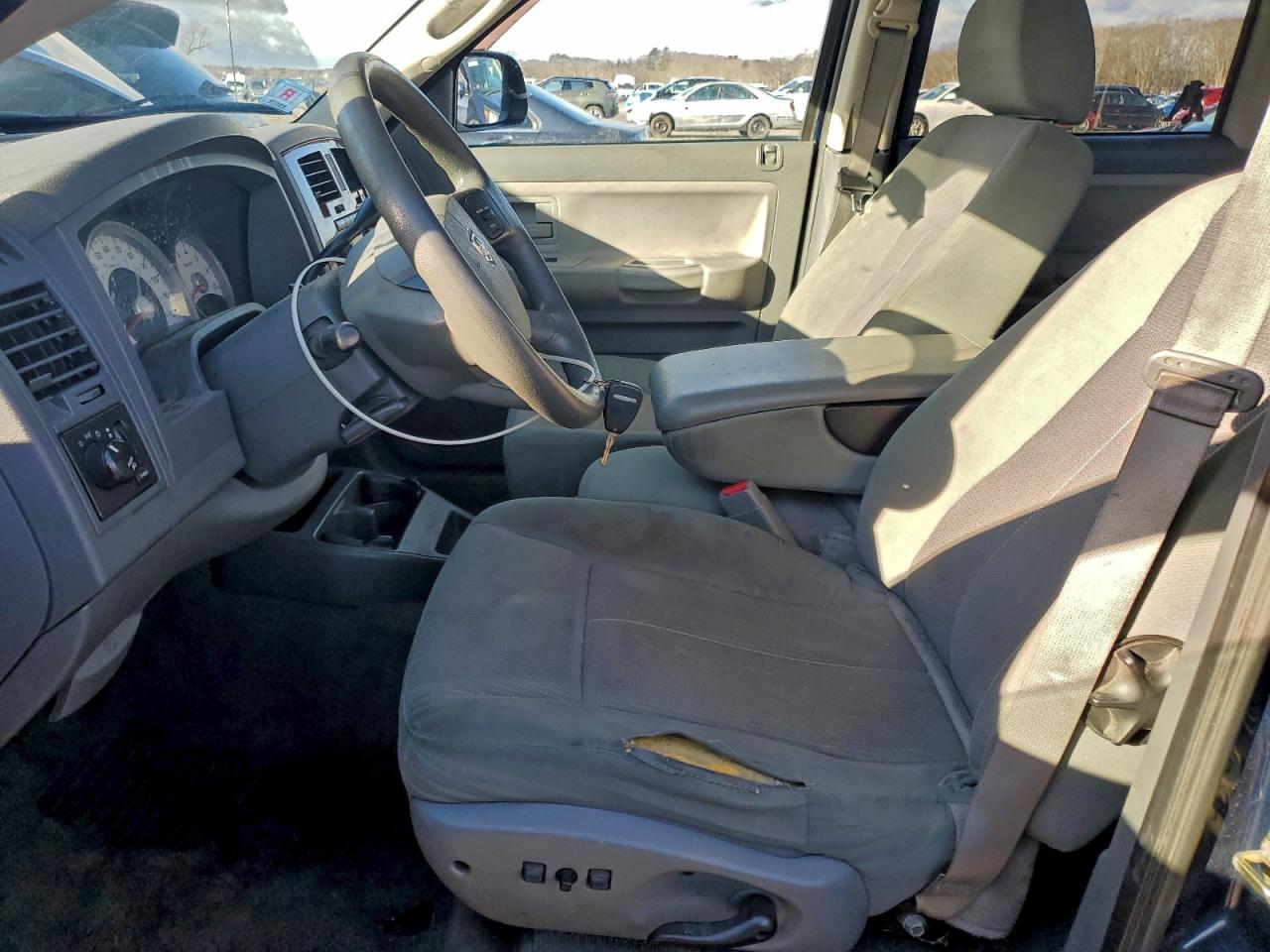 2005 DODGE DAKOTA QUAD SLT photo 7