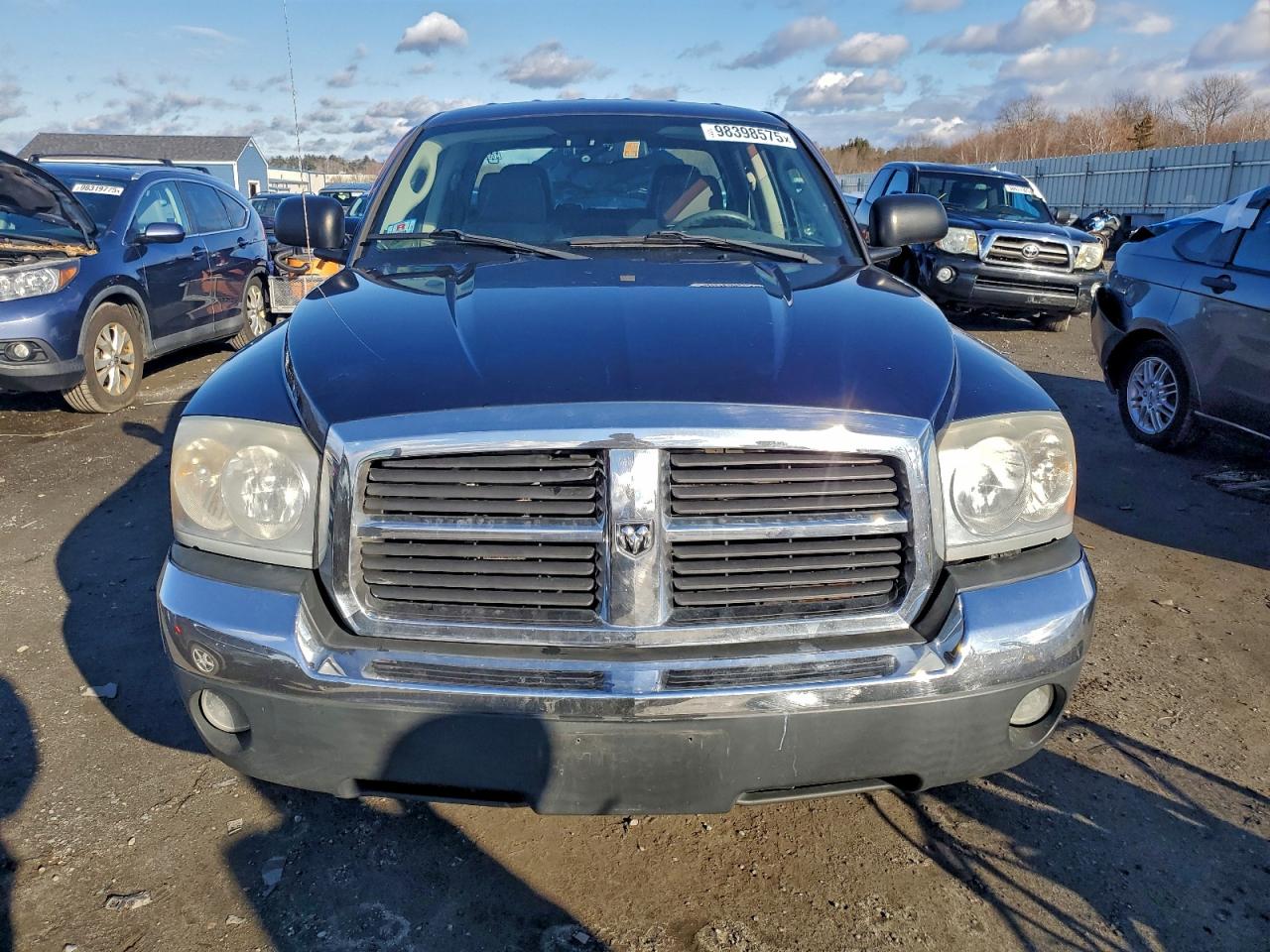 2005 DODGE DAKOTA QUAD SLT photo 5