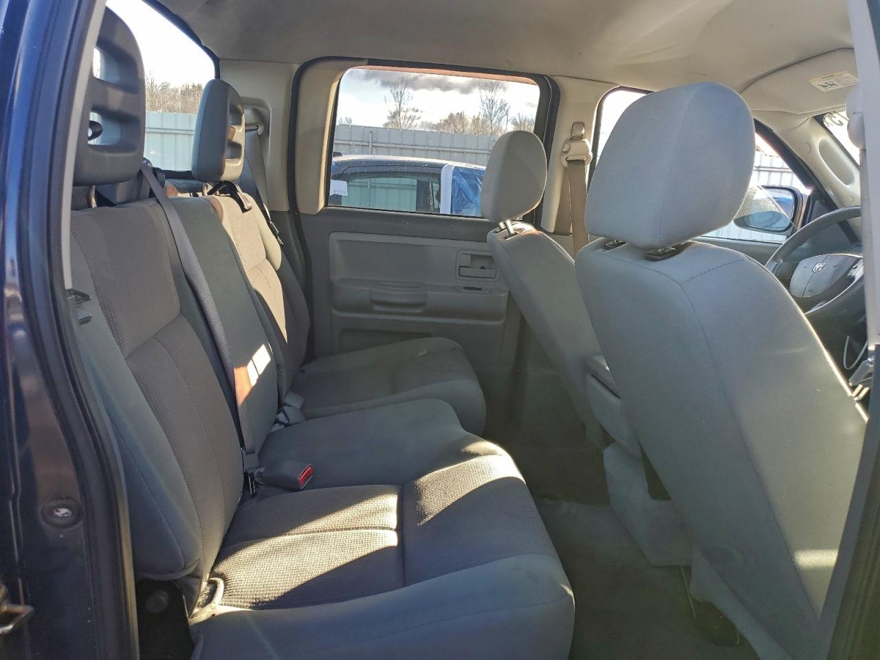 2005 DODGE DAKOTA QUAD SLT photo 10