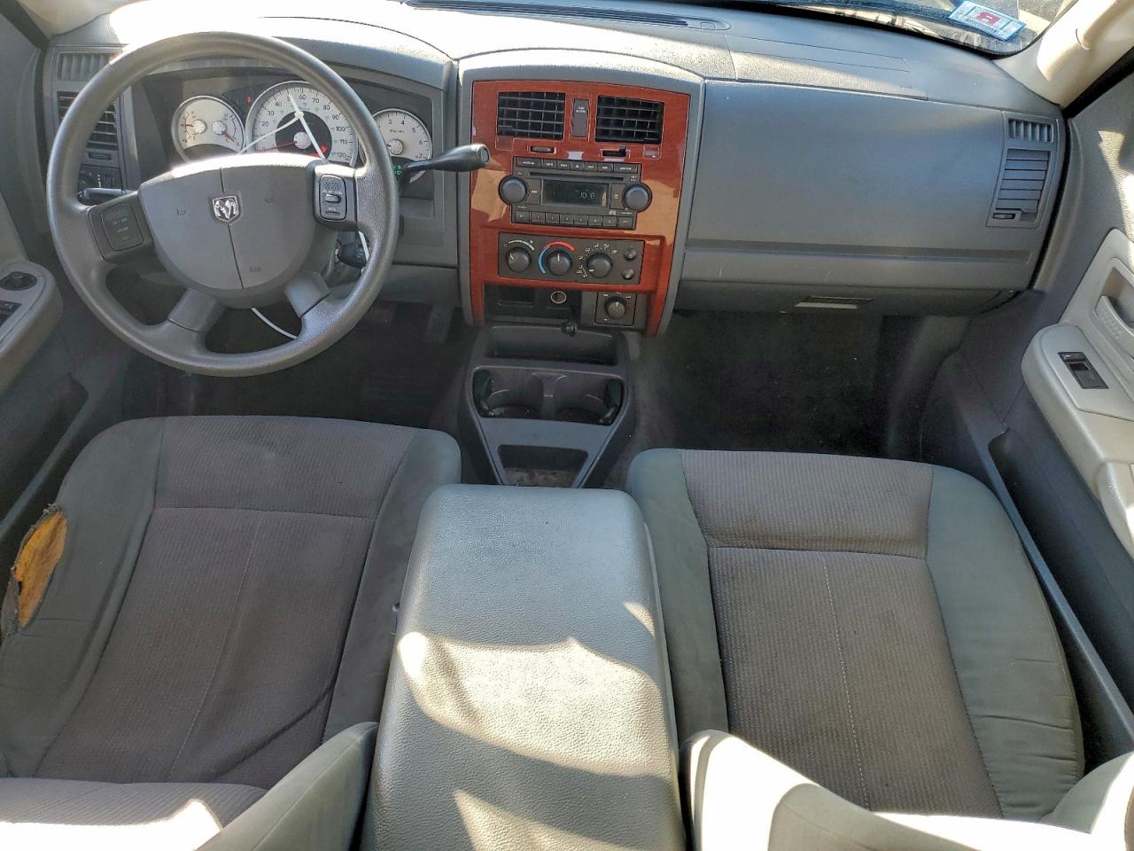 2005 DODGE DAKOTA QUAD SLT photo 8