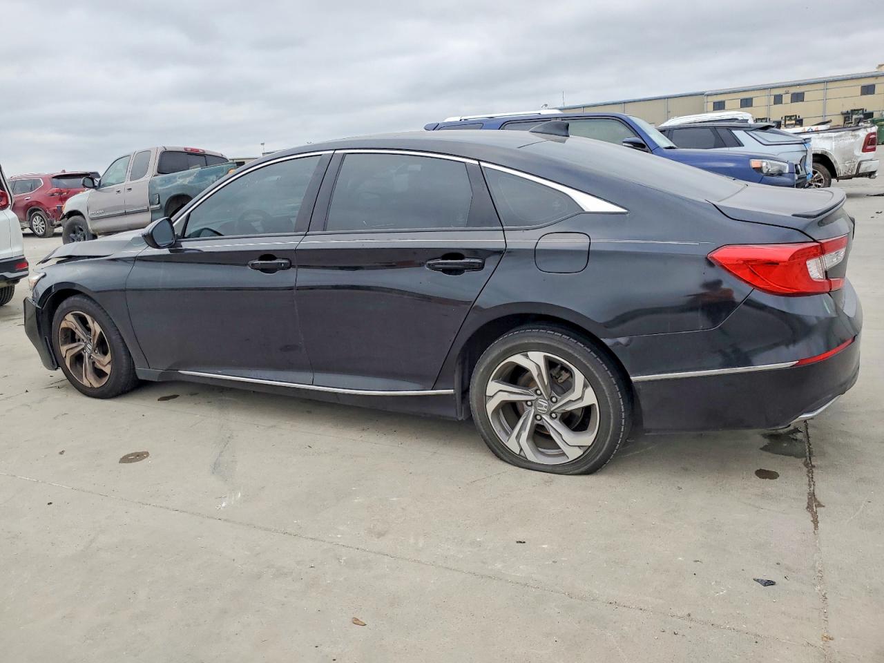 2018 HONDA ACCORD EX photo 3