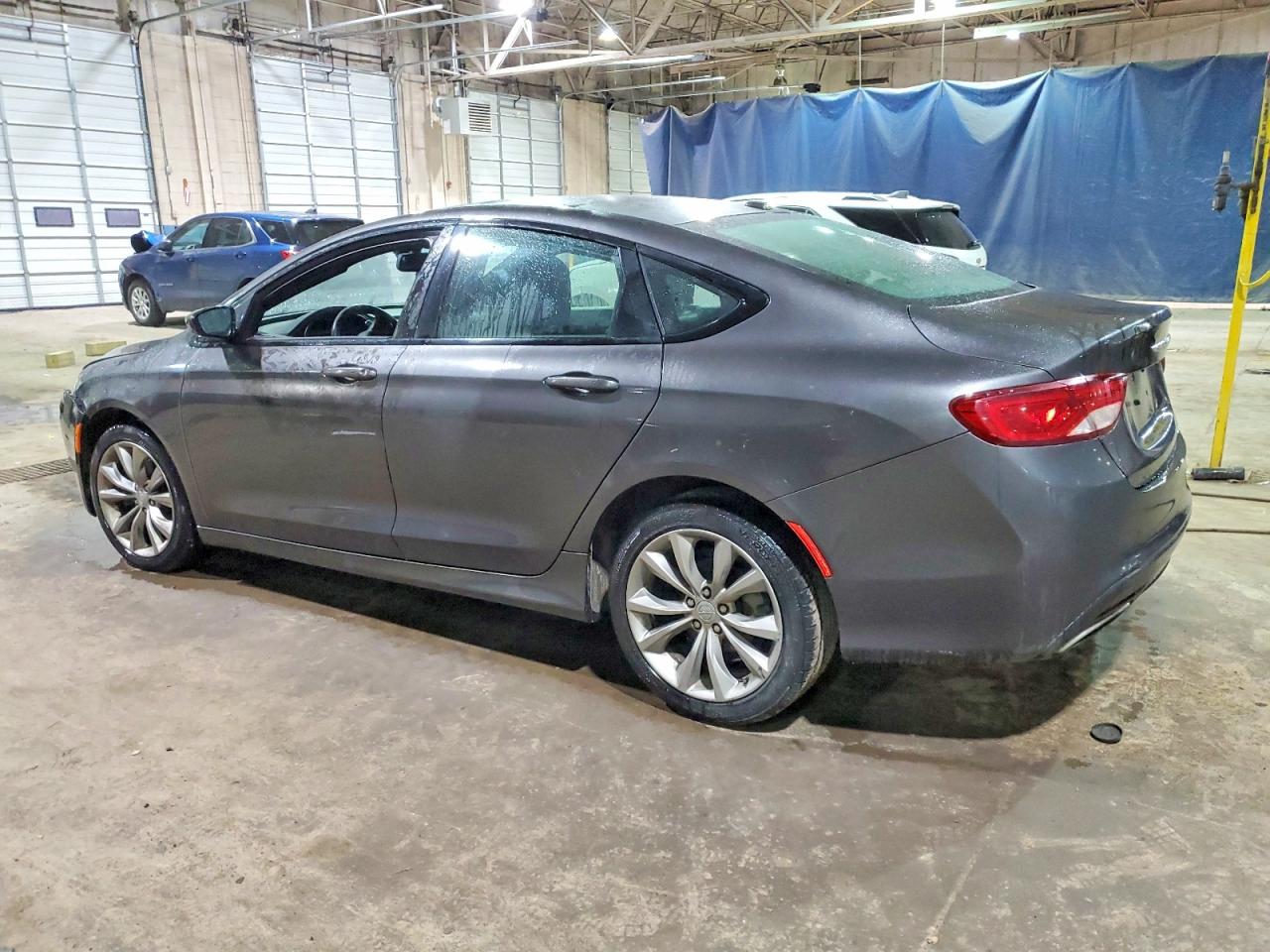 2015 CHRYSLER 200 S photo 2
