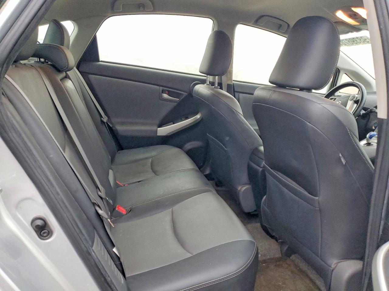 2015 TOYOTA PRIUS photo 10
