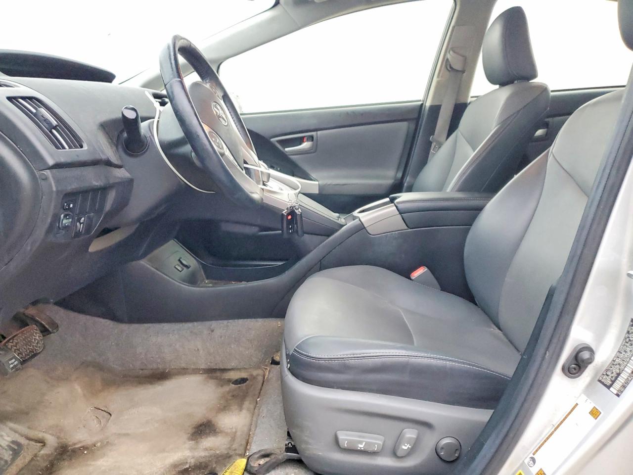 2015 TOYOTA PRIUS photo 7