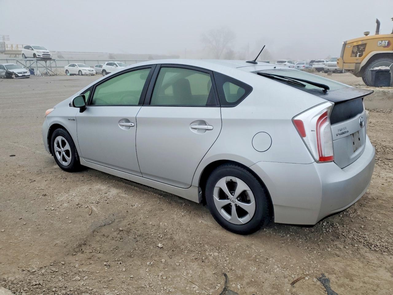 2015 TOYOTA PRIUS photo 2