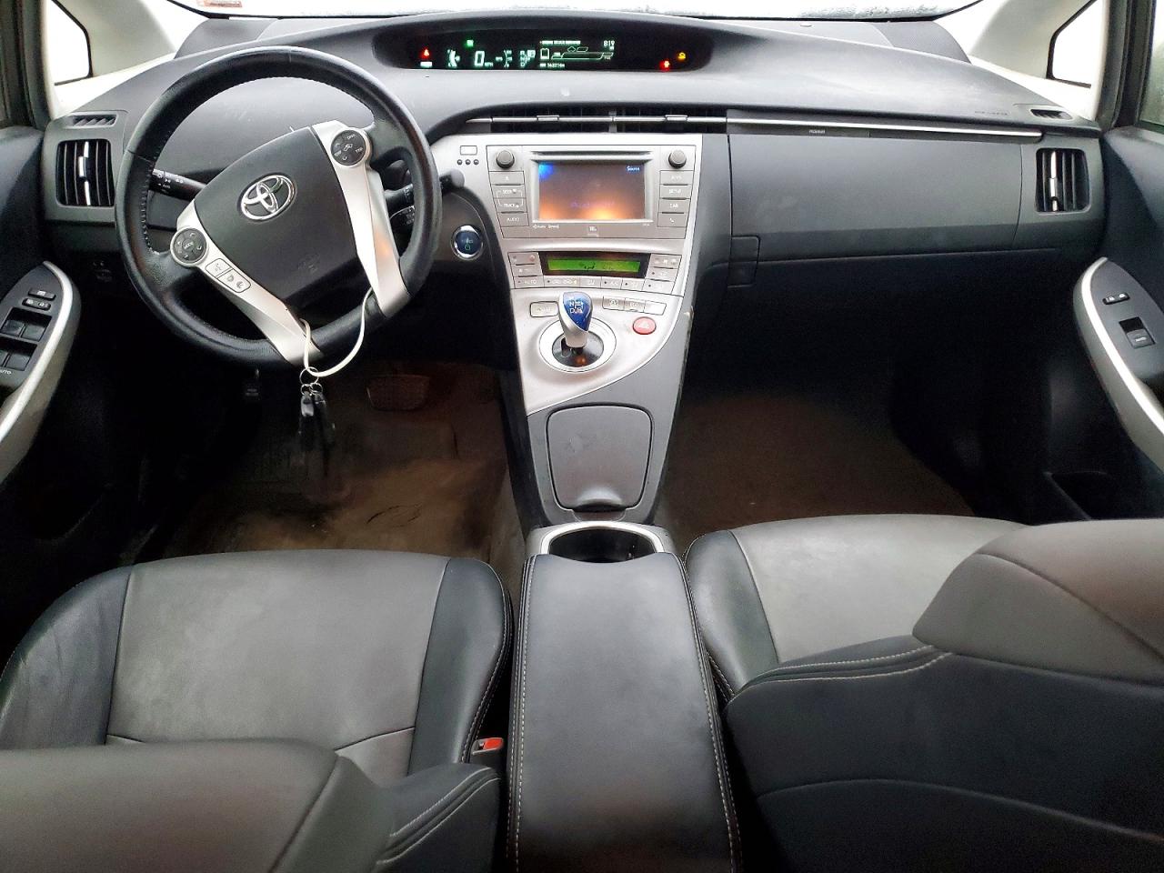 2015 TOYOTA PRIUS photo 8