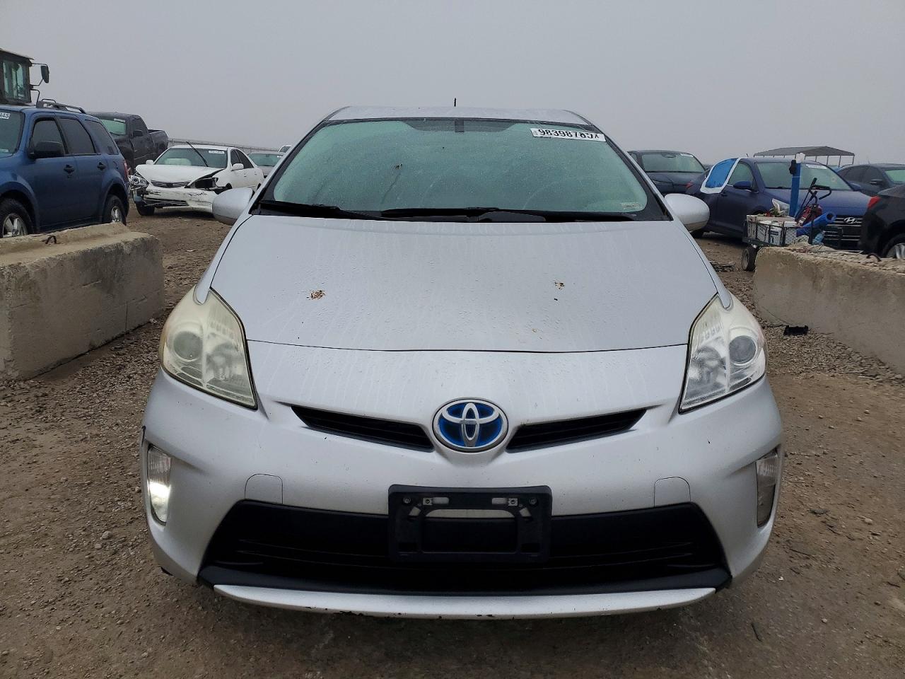 2015 TOYOTA PRIUS photo 5
