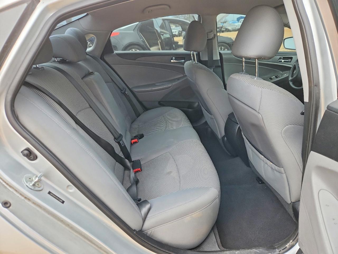2013 HYUNDAI SONATA GLS photo 10