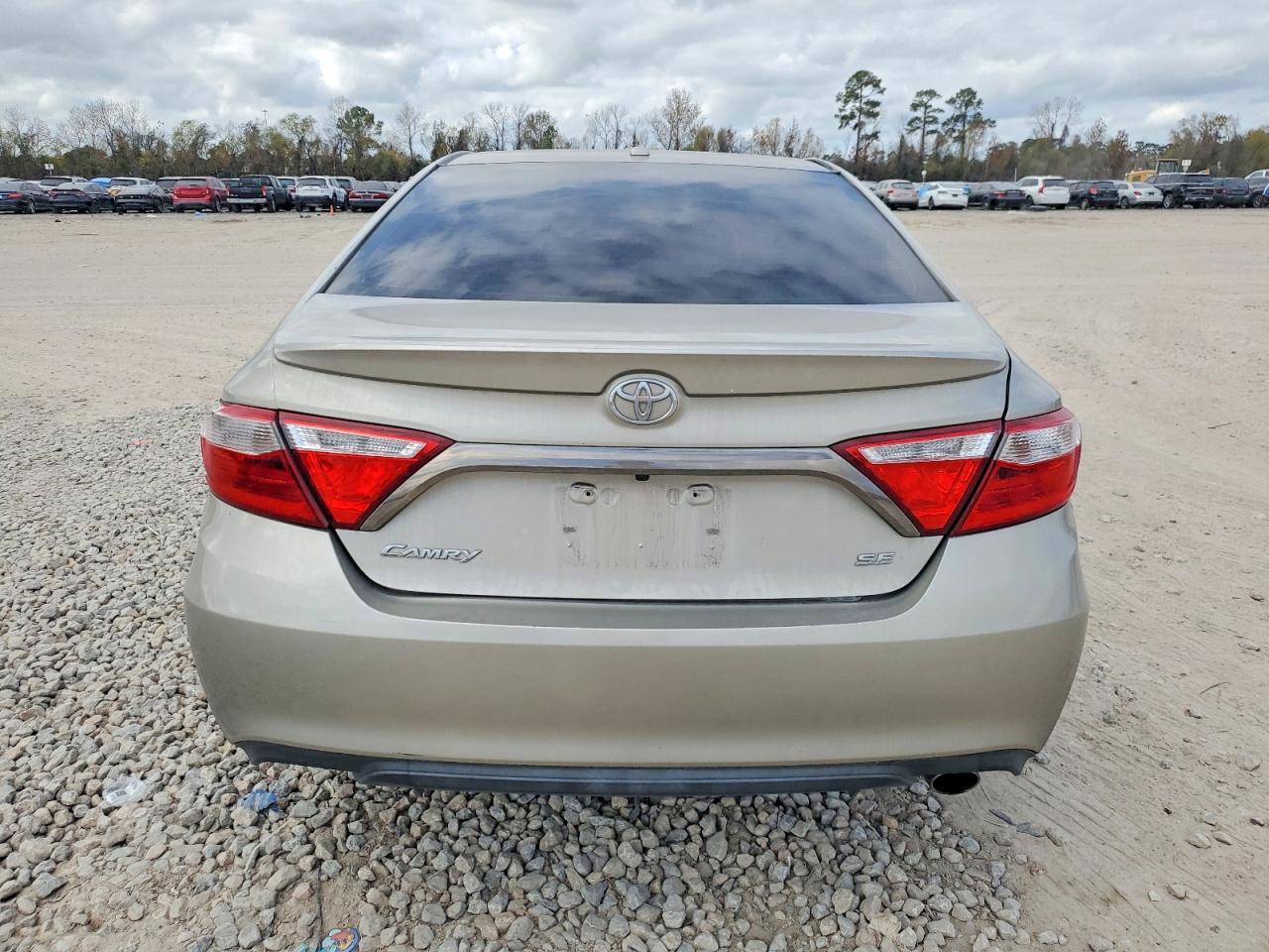 2017 TOYOTA CAMRY LE photo 6