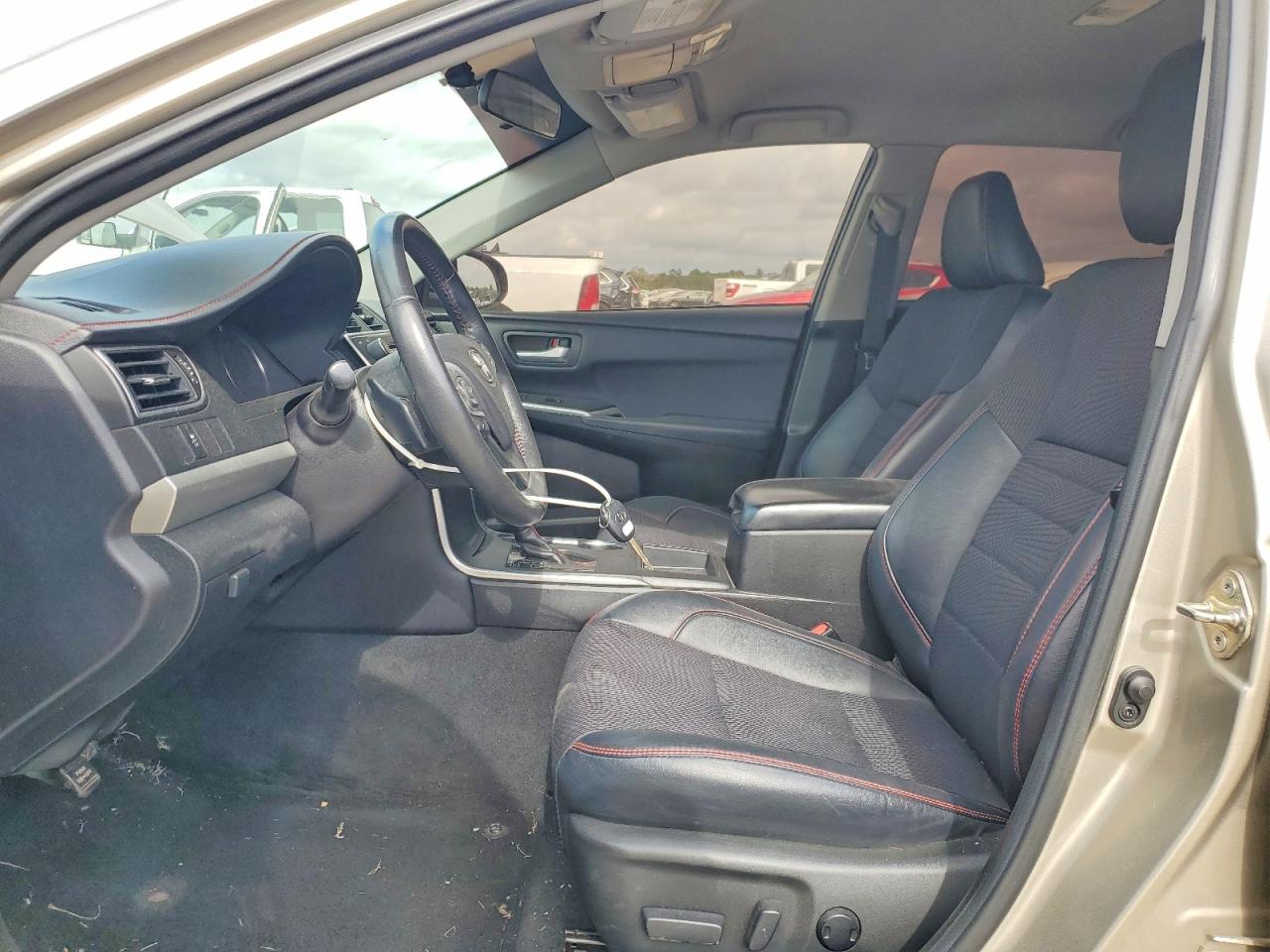 2017 TOYOTA CAMRY LE photo 7