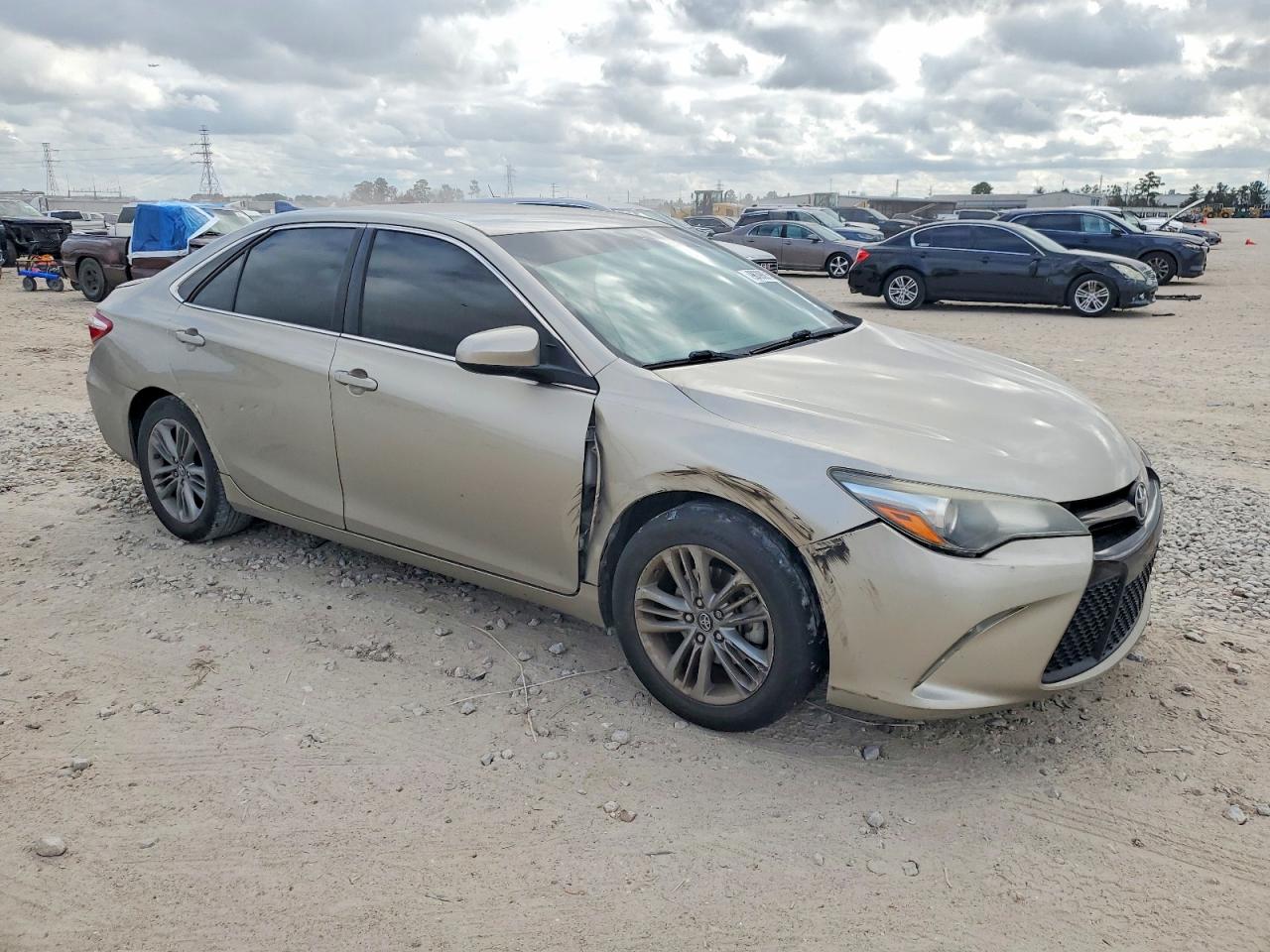 2017 TOYOTA CAMRY LE photo 4