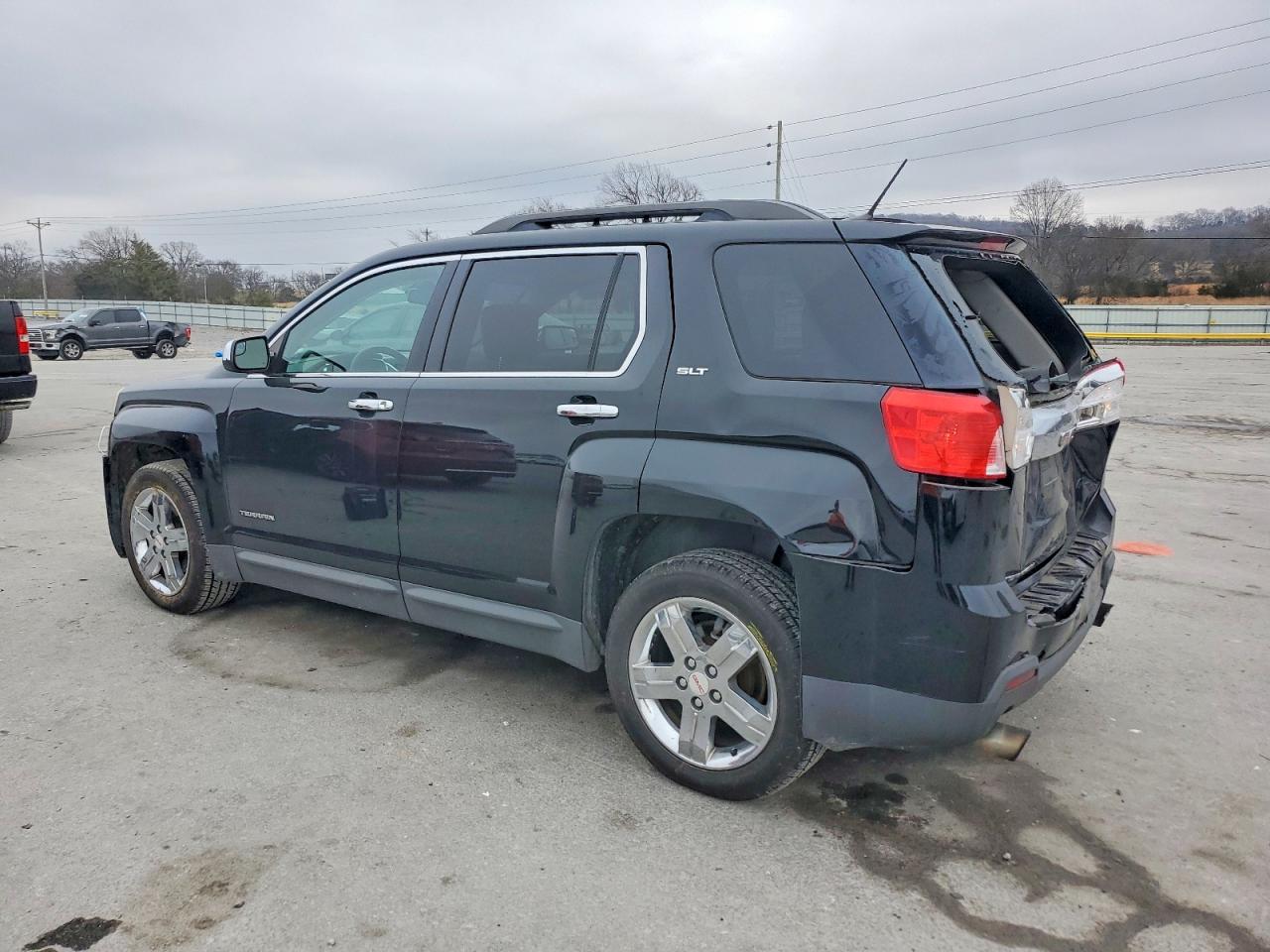 2013 GMC TERRAIN SLT photo 2