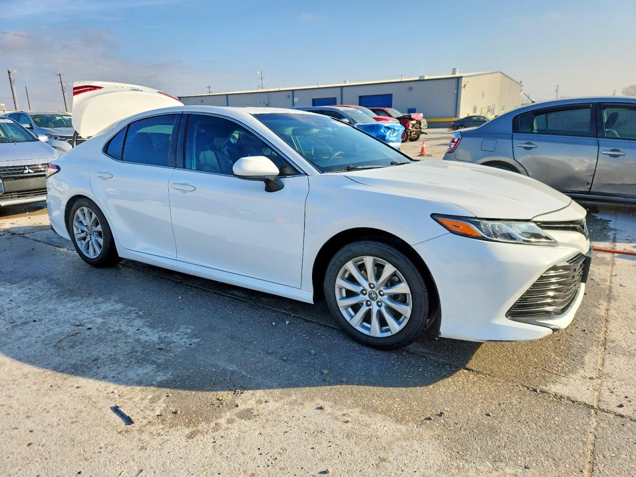 2018 TOYOTA CAMRY photo 4