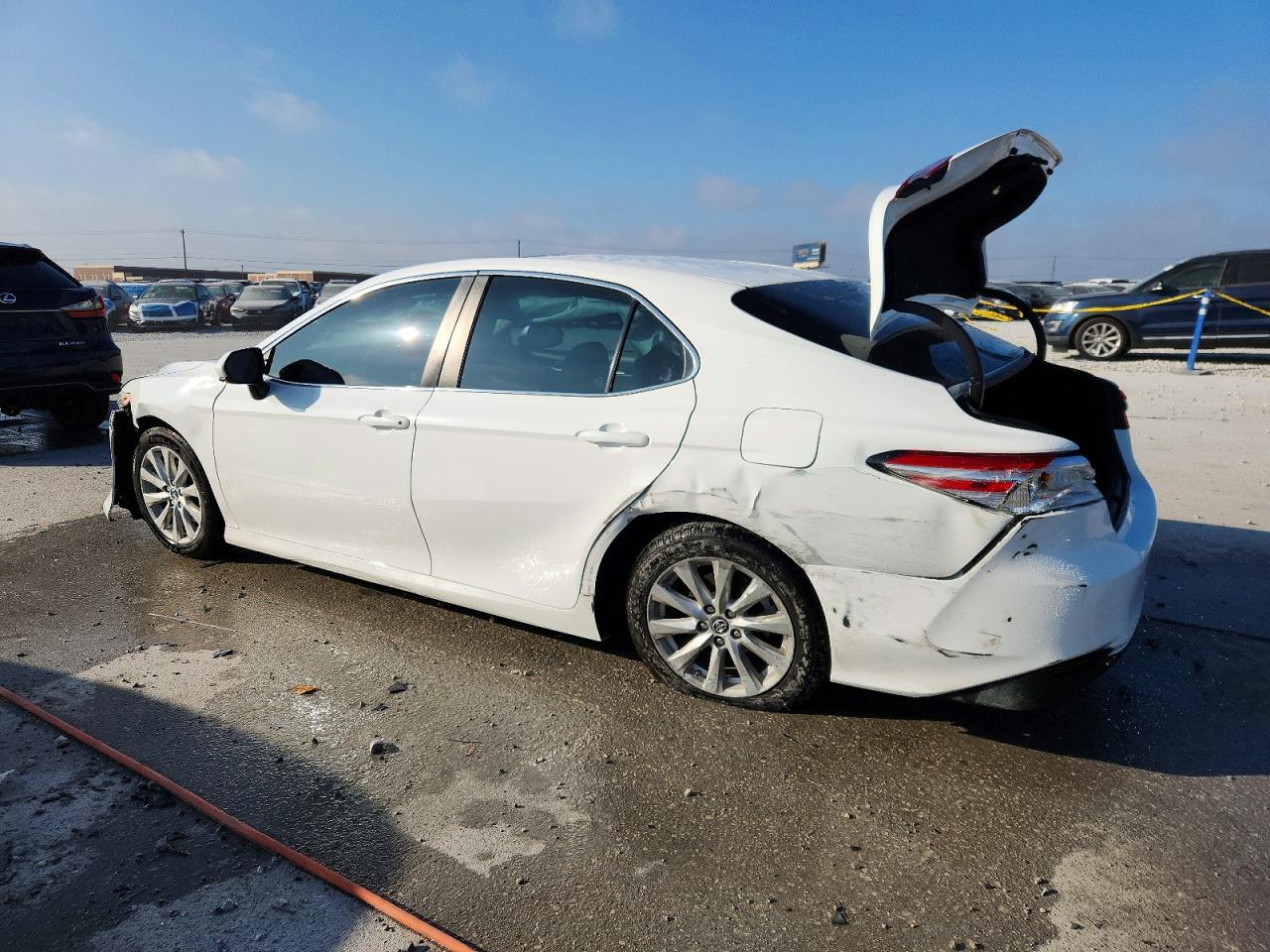 2018 TOYOTA CAMRY photo 2