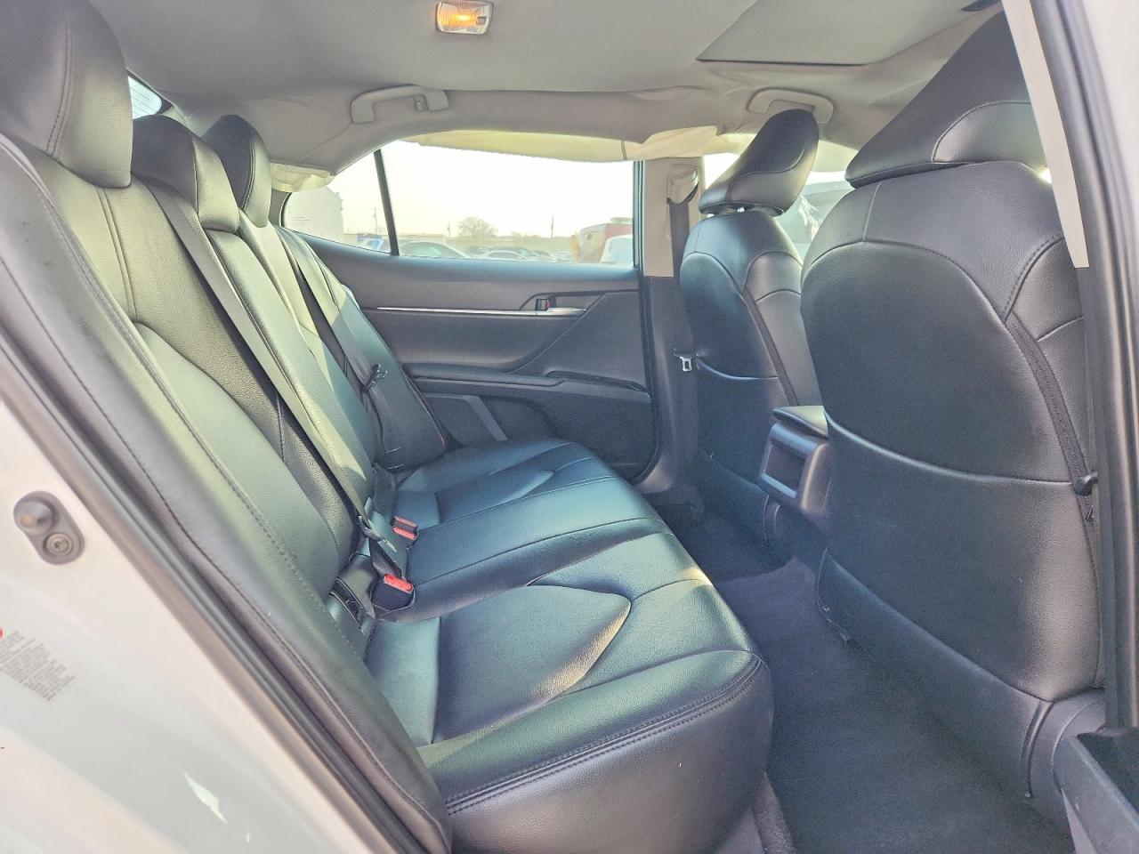 2018 TOYOTA CAMRY photo 10