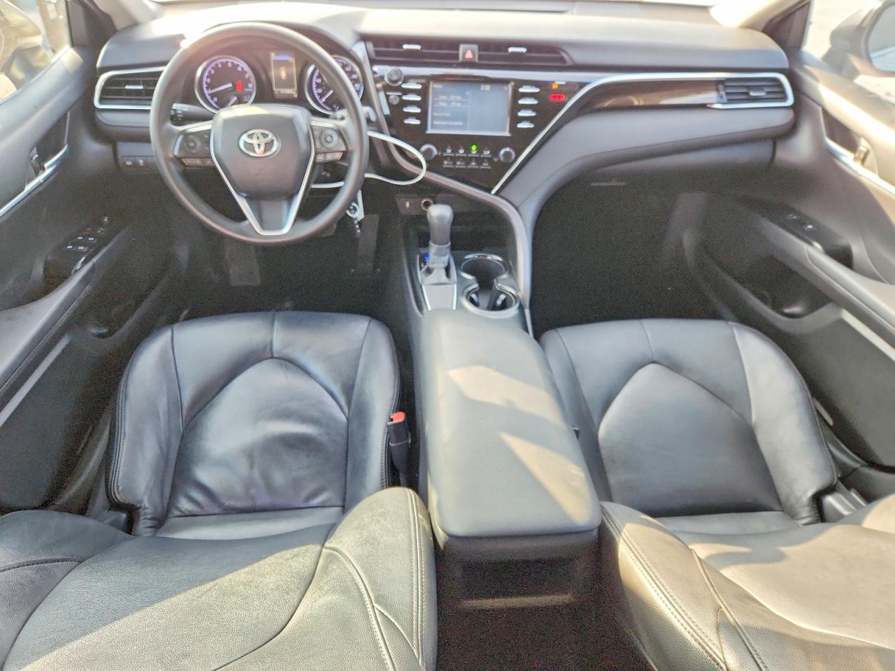 2018 TOYOTA CAMRY photo 8