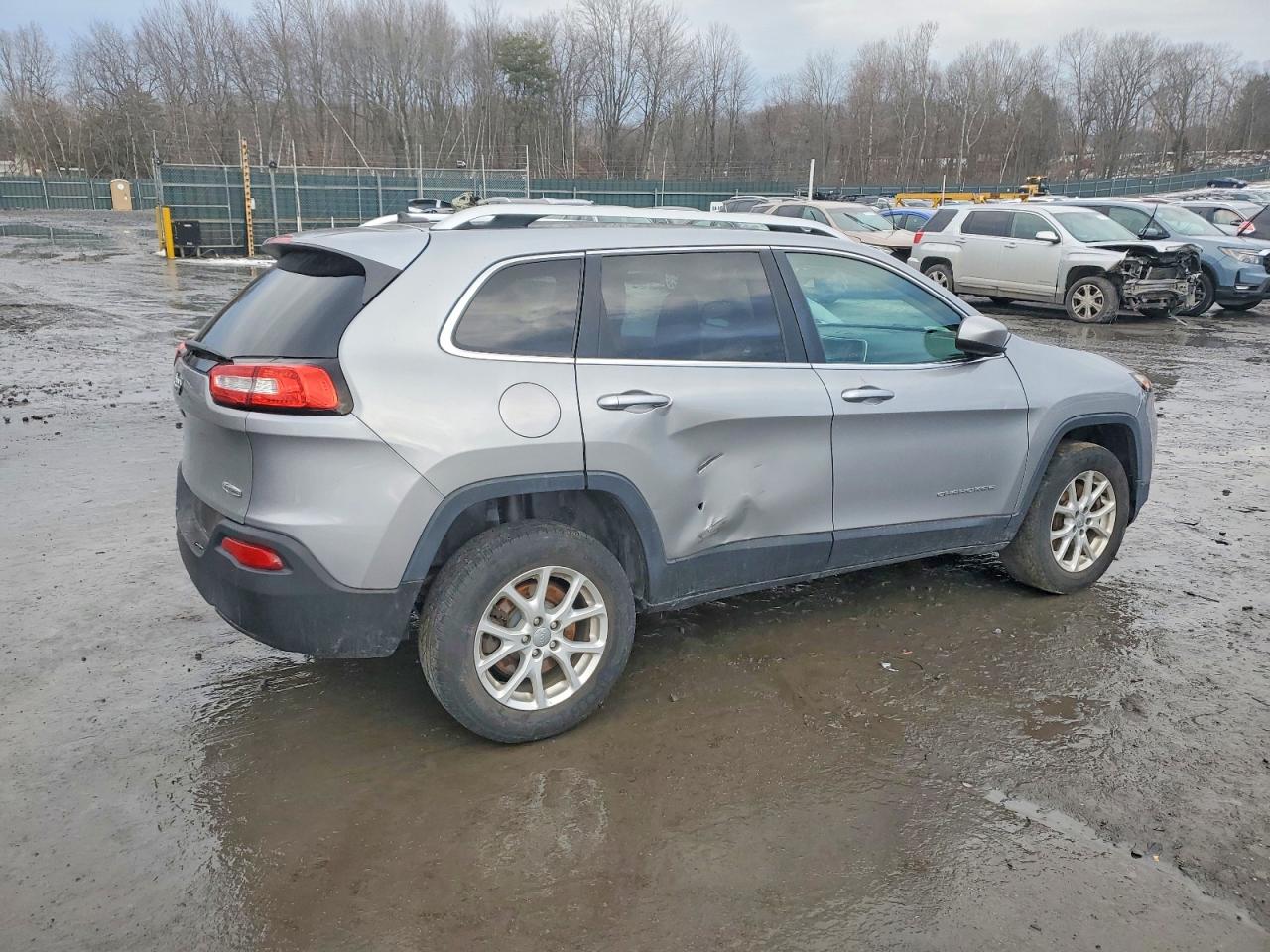 2015 JEEP CHEROKEE LATITUDE photo 3