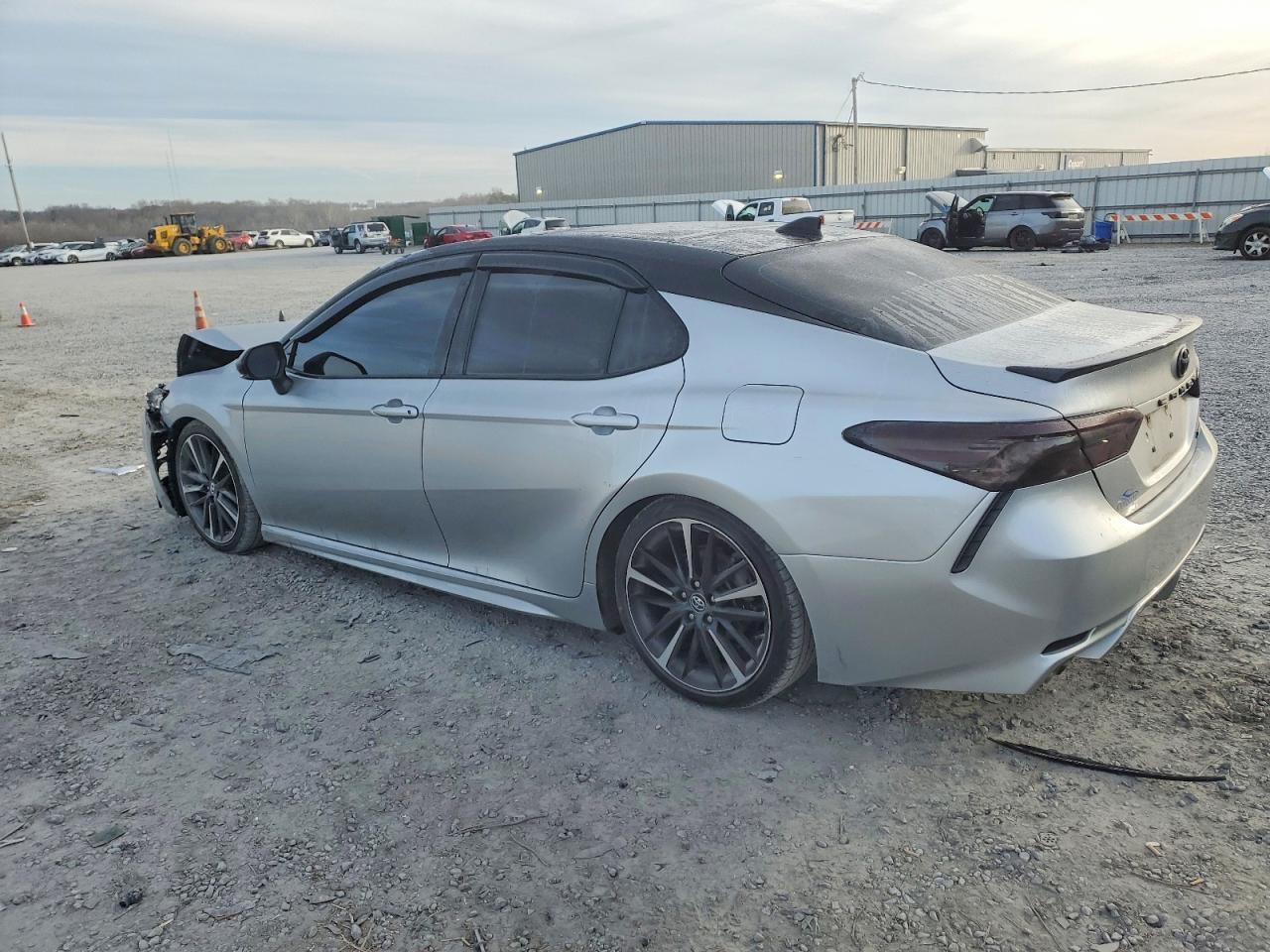 2019 TOYOTA CAMRY XSE photo 2