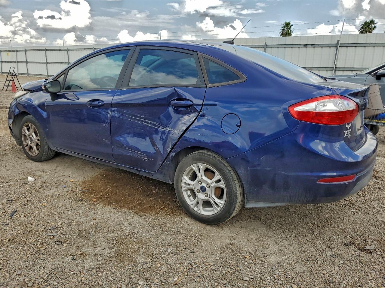 2016 FORD FIESTA SE photo 2