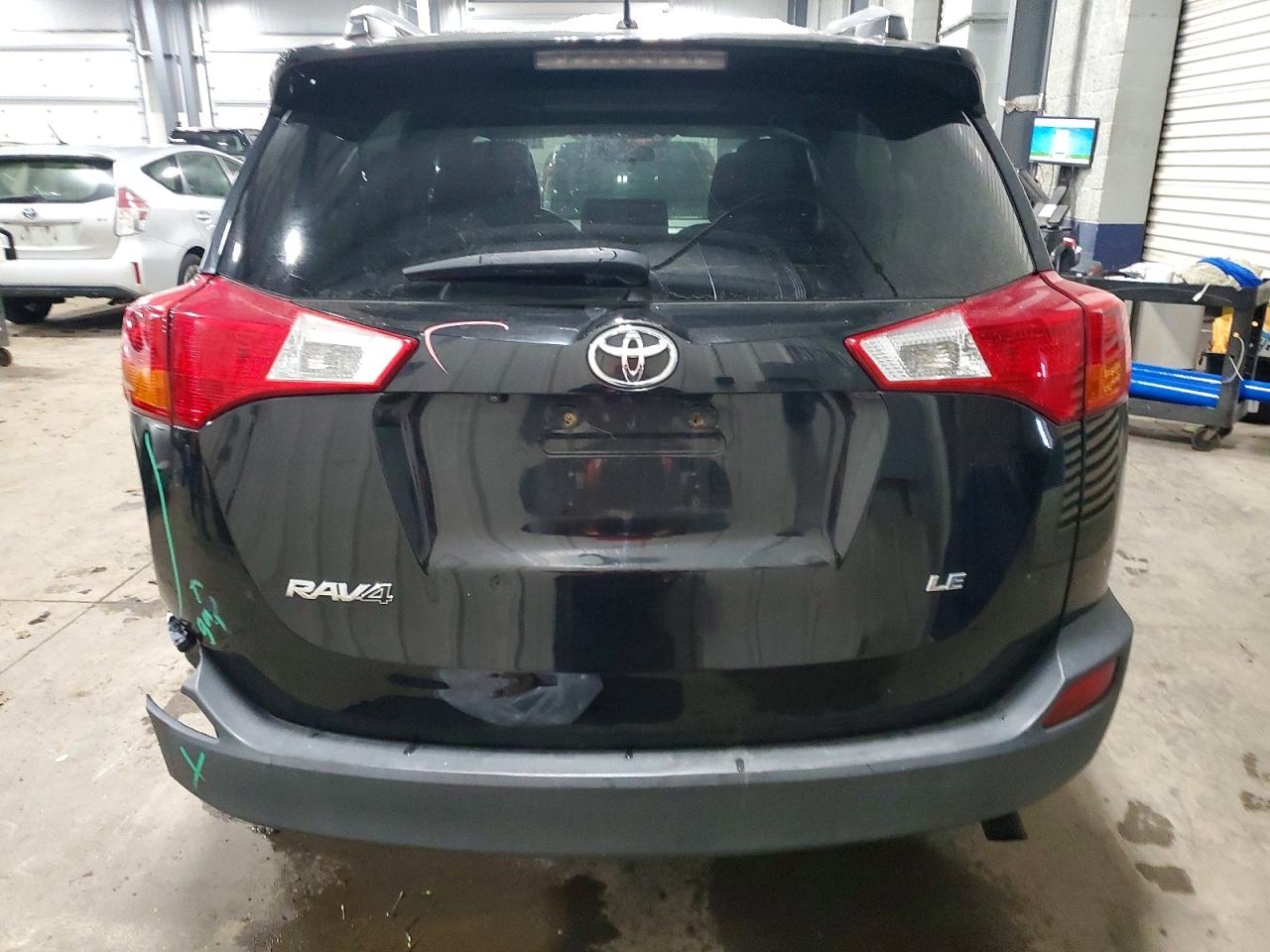 2014 TOYOTA RAV4 LE photo 6