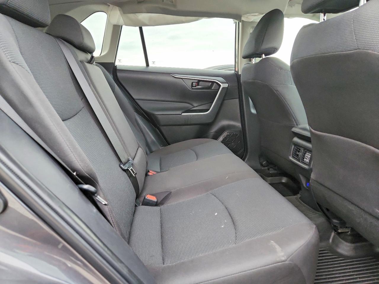 2025 TOYOTA RAV4 LE photo 21