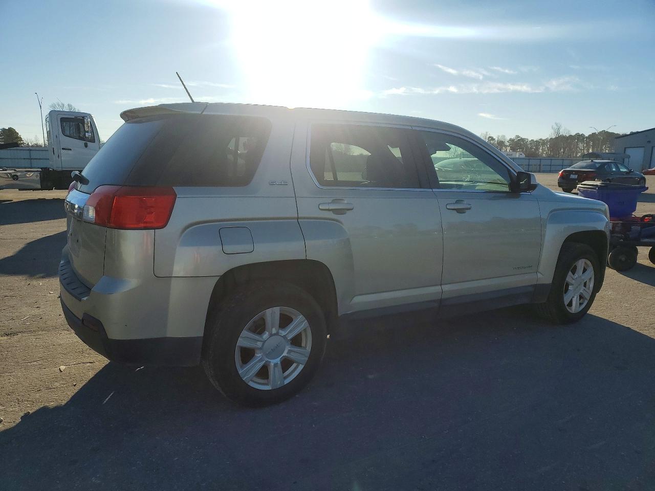 2015 GMC TERRAIN SLE photo 3