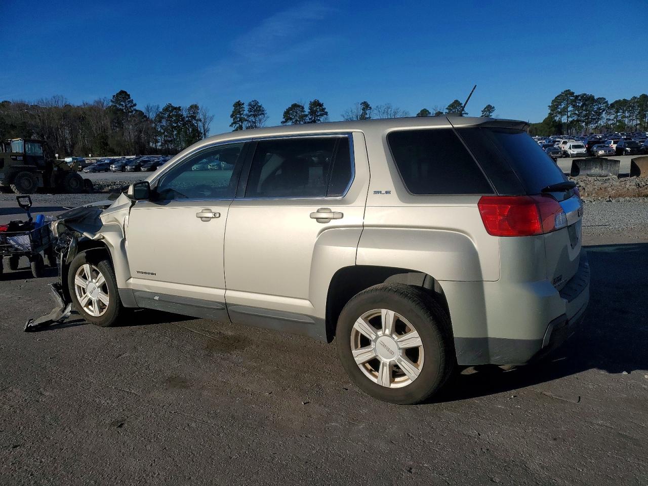 2015 GMC TERRAIN SLE photo 2