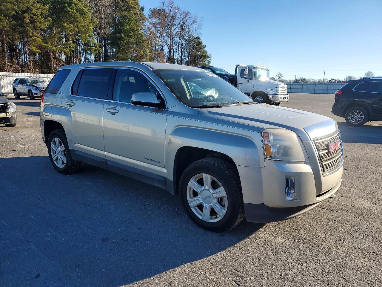 2015 GMC TERRAIN SLE photo 4
