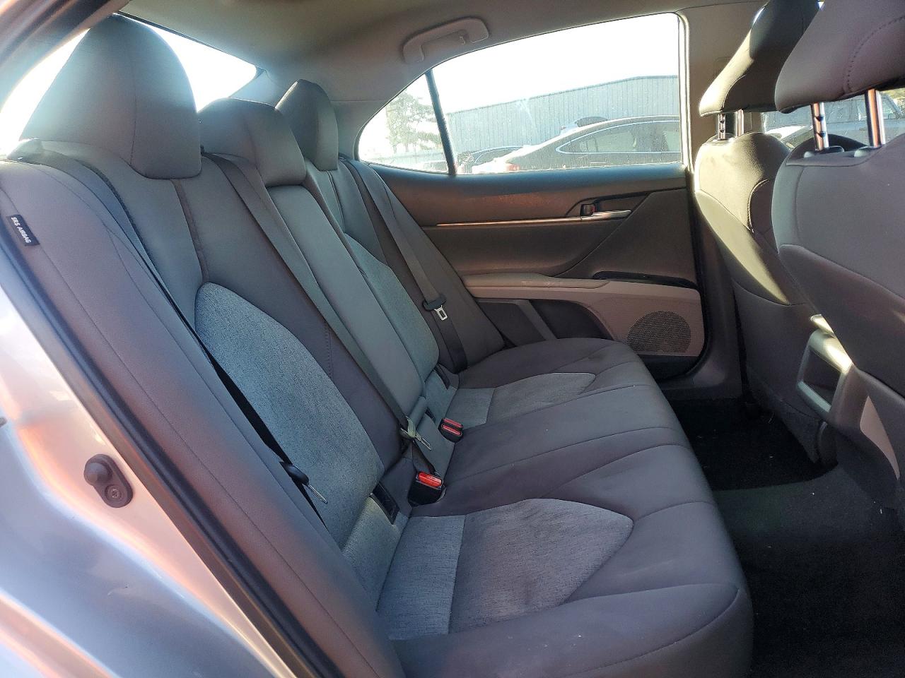 2019 TOYOTA CAMRY L photo 10