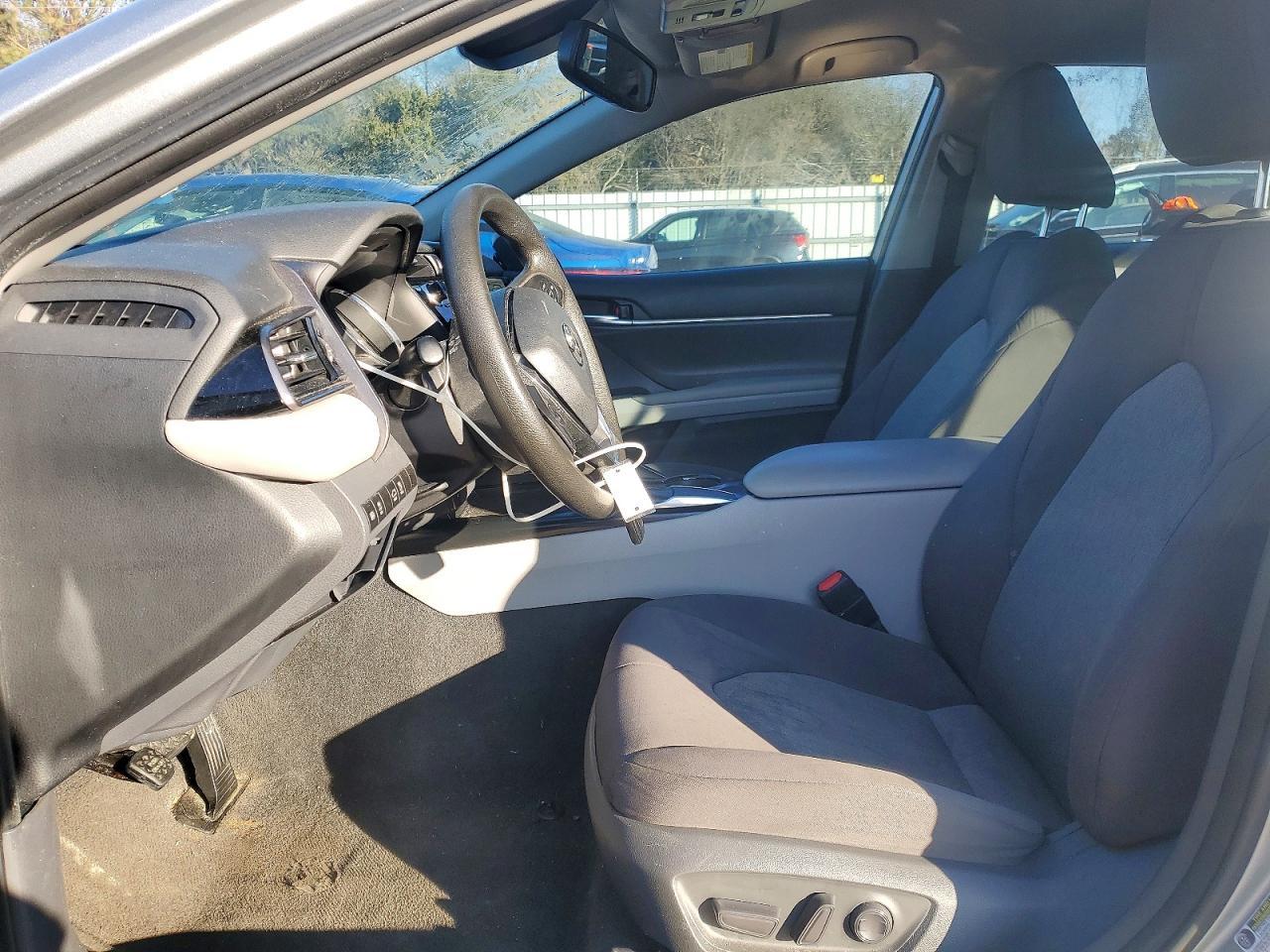 2019 TOYOTA CAMRY L photo 7