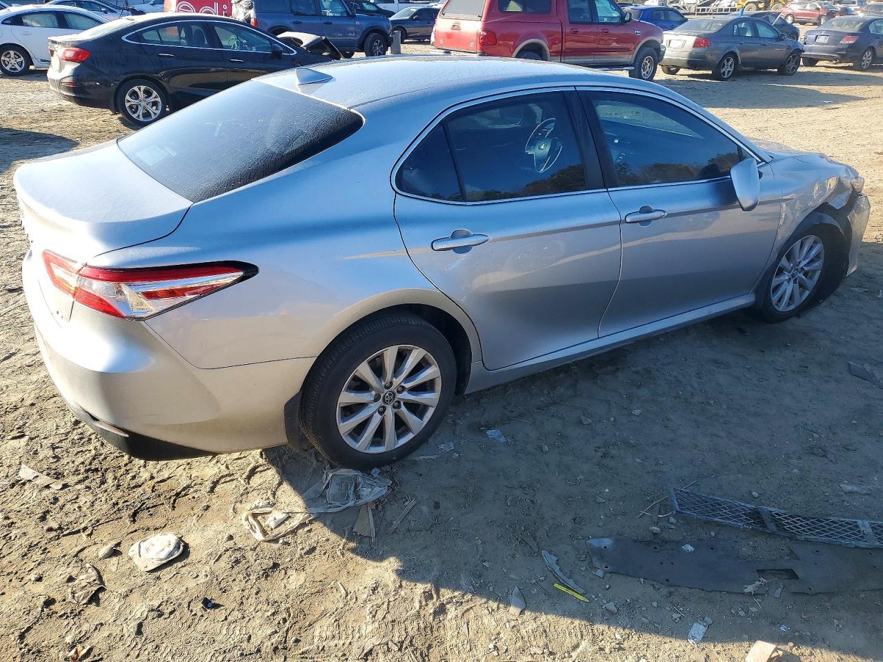 2019 TOYOTA CAMRY L photo 3