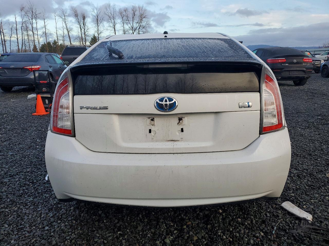 2013 TOYOTA PRIUS photo 6