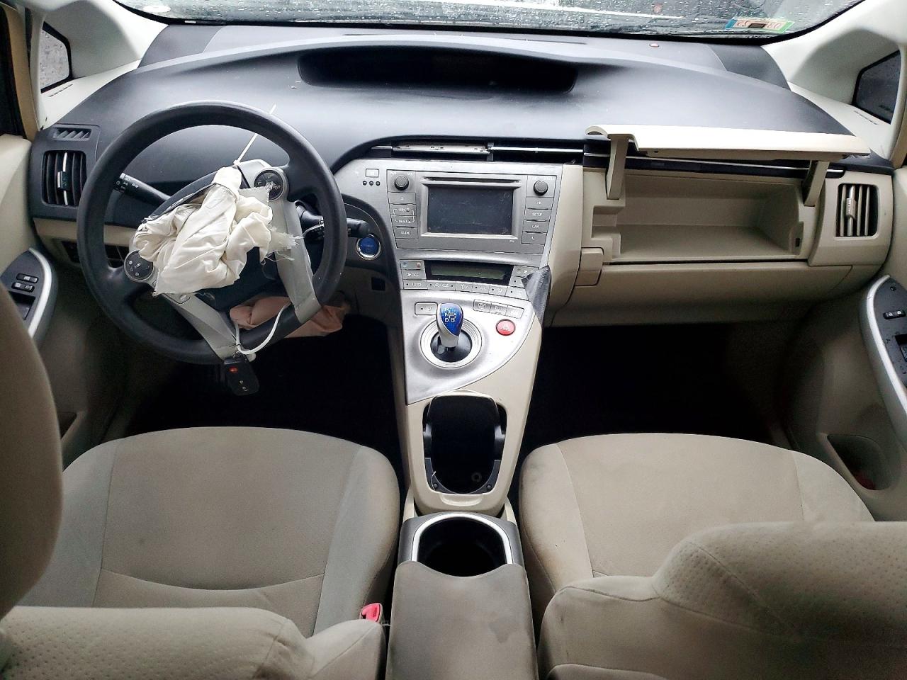 2013 TOYOTA PRIUS photo 8