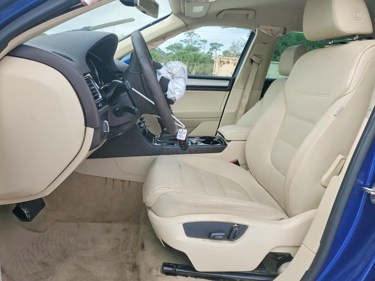 2016 VOLKSWAGEN TOUAREG SPORT photo 13