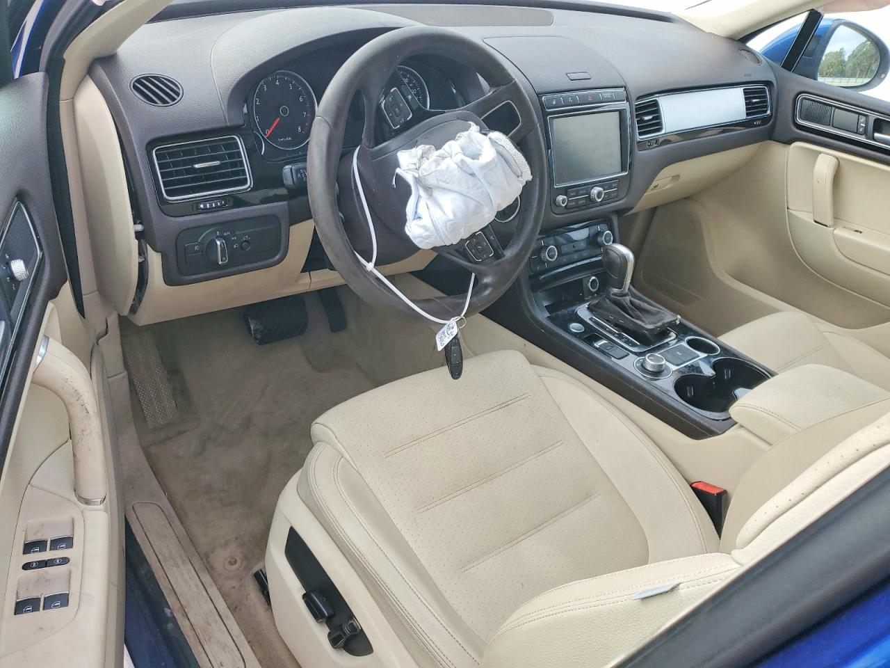2016 VOLKSWAGEN TOUAREG SPORT photo 15
